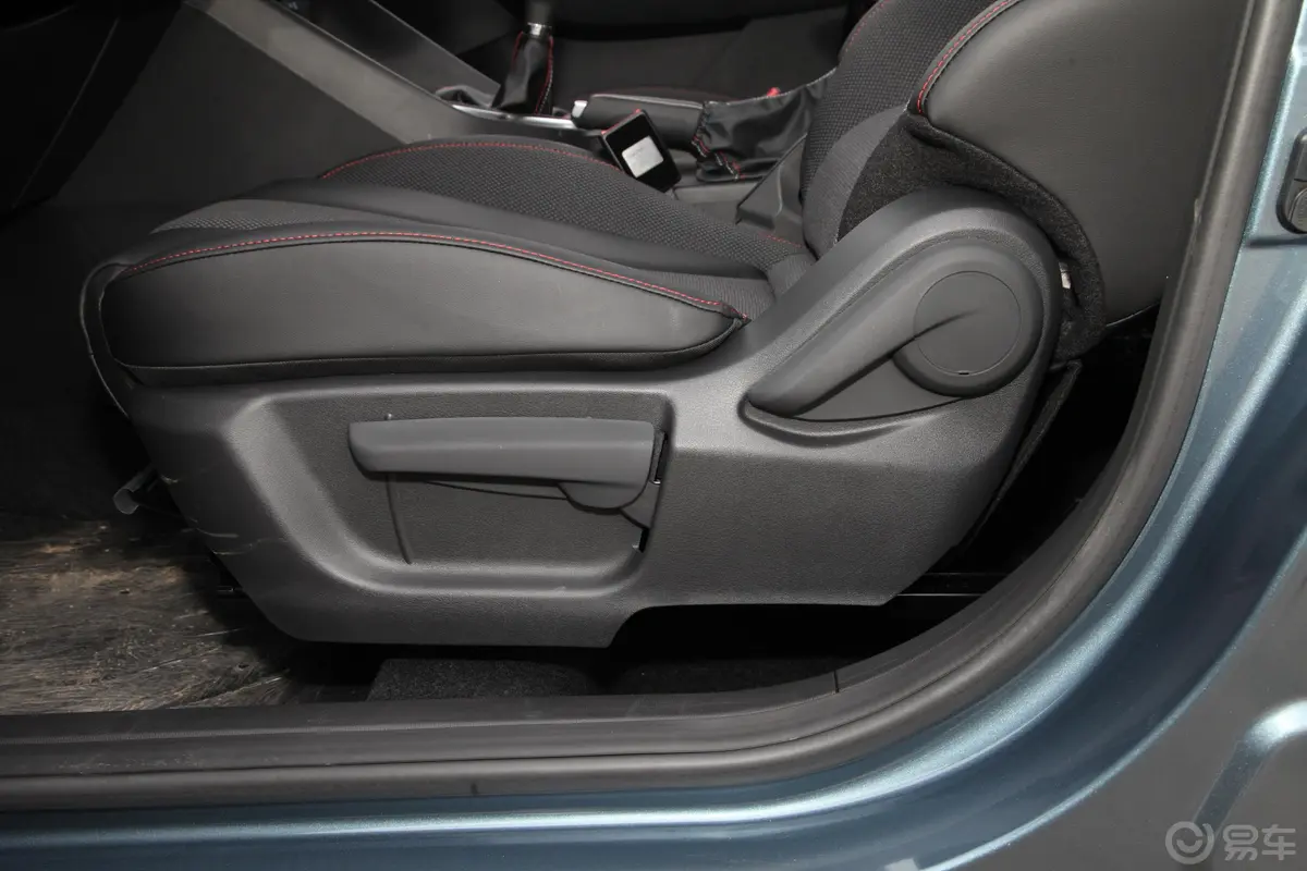 长安欧尚X5改款 1.6L 手动豪华型主驾座椅调节