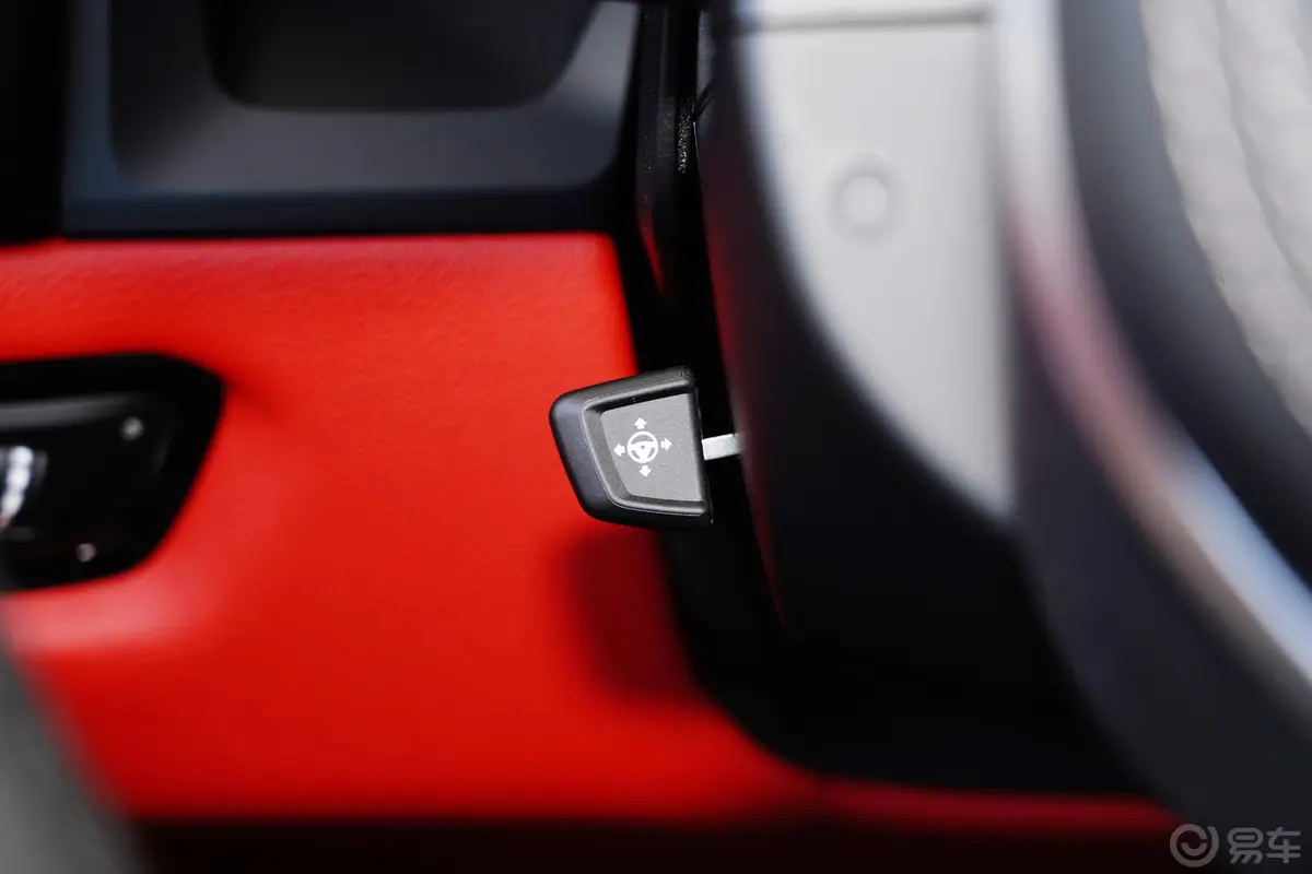 宝马8系四门轿跑车 840i xDrive M运动套装方向盘调节
