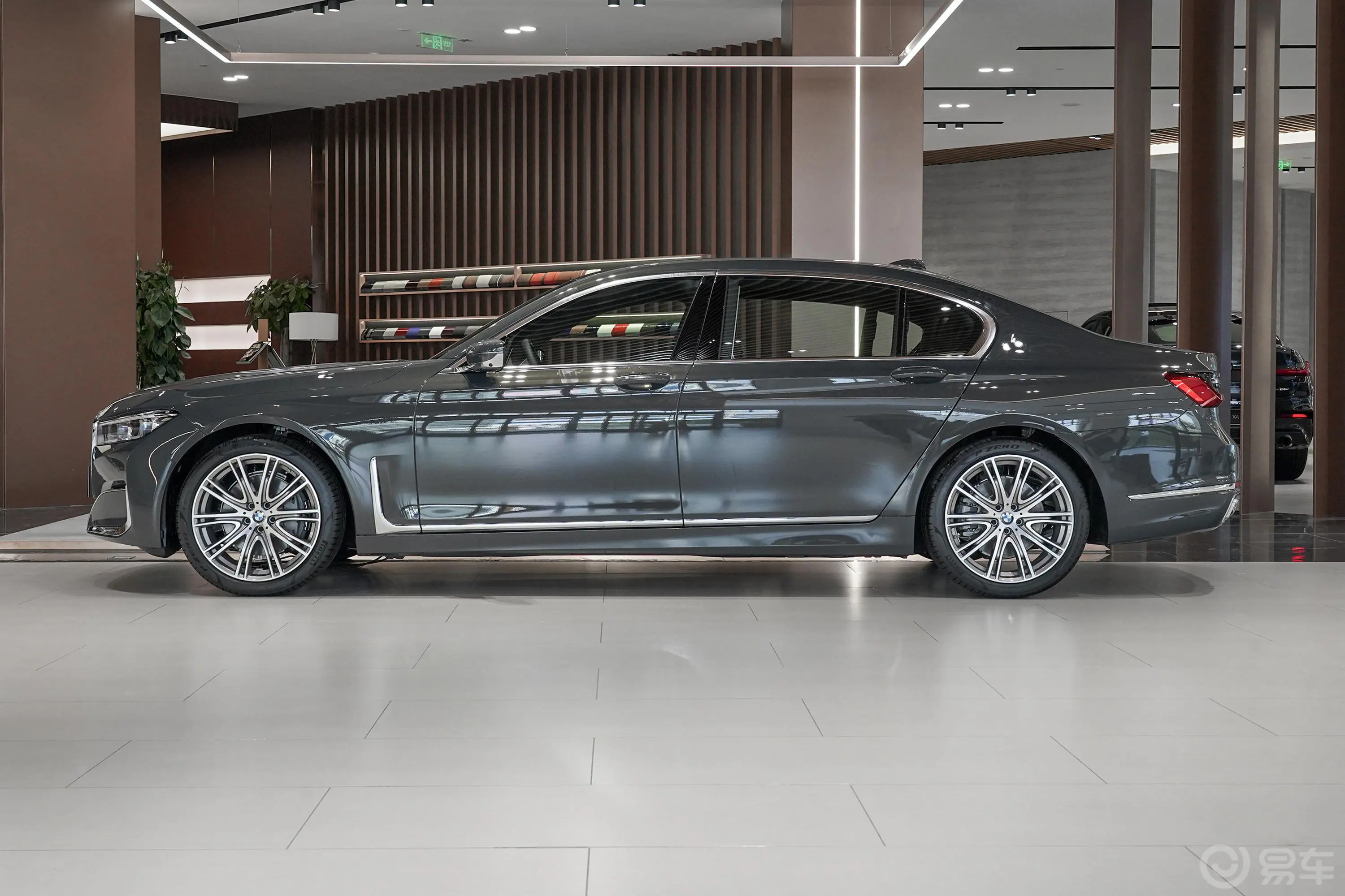 宝马7系740Li xDrive 行政型 豪华套装外观