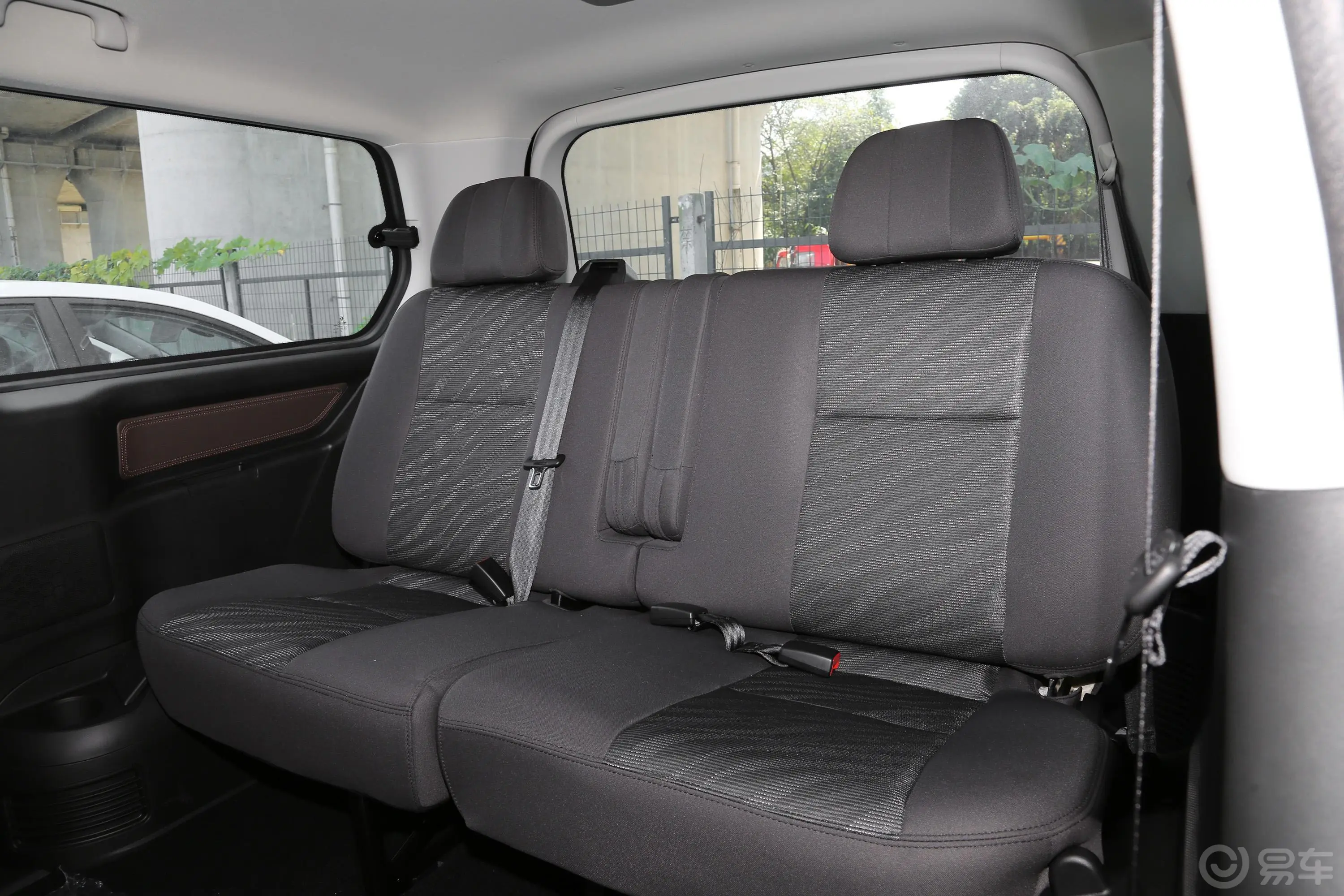 菱智PLUS旅行版 2.0L 手动 舒适型 7座第三排座椅