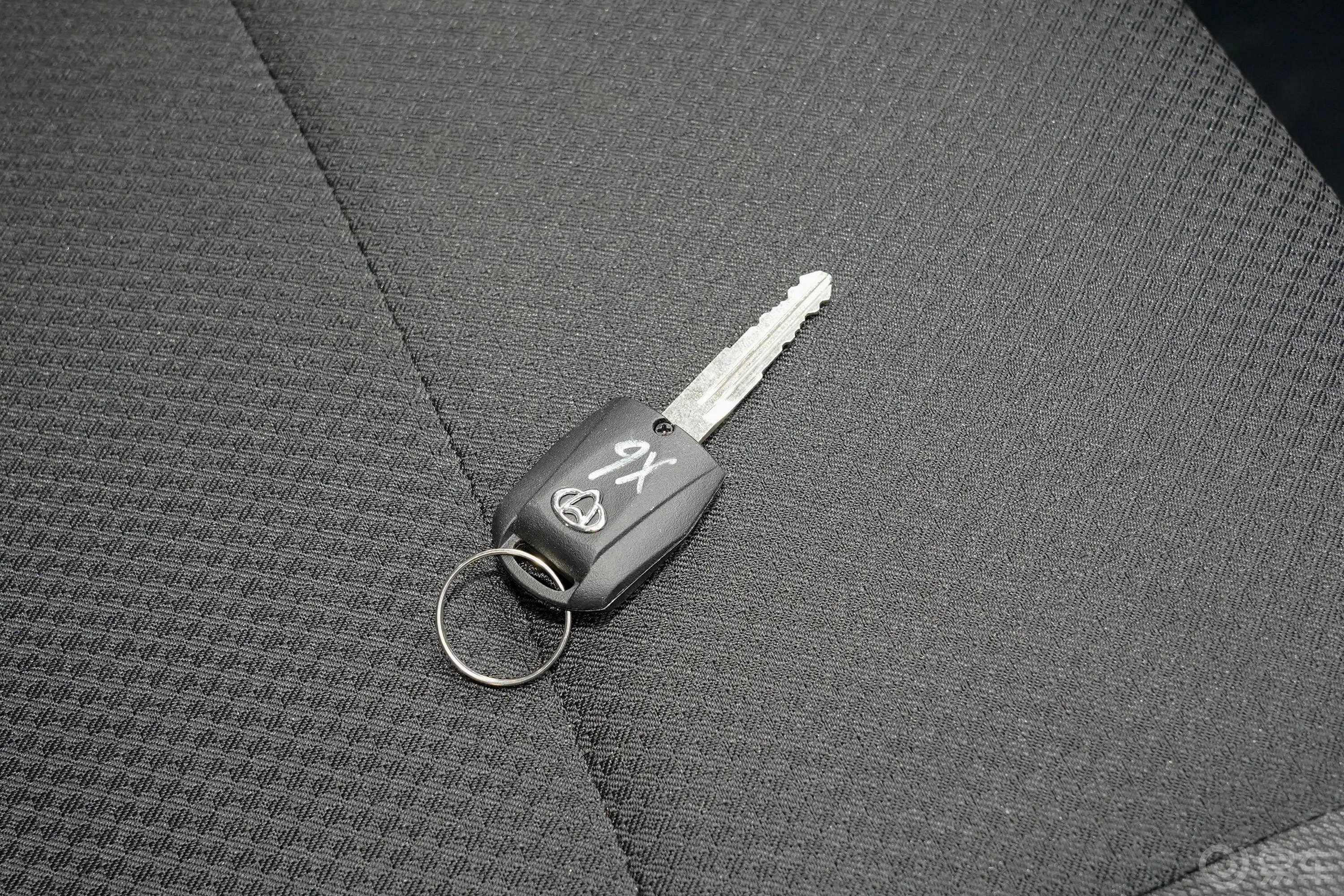 神骐T301.6L 单排3.6米标准车豪华型钥匙正面