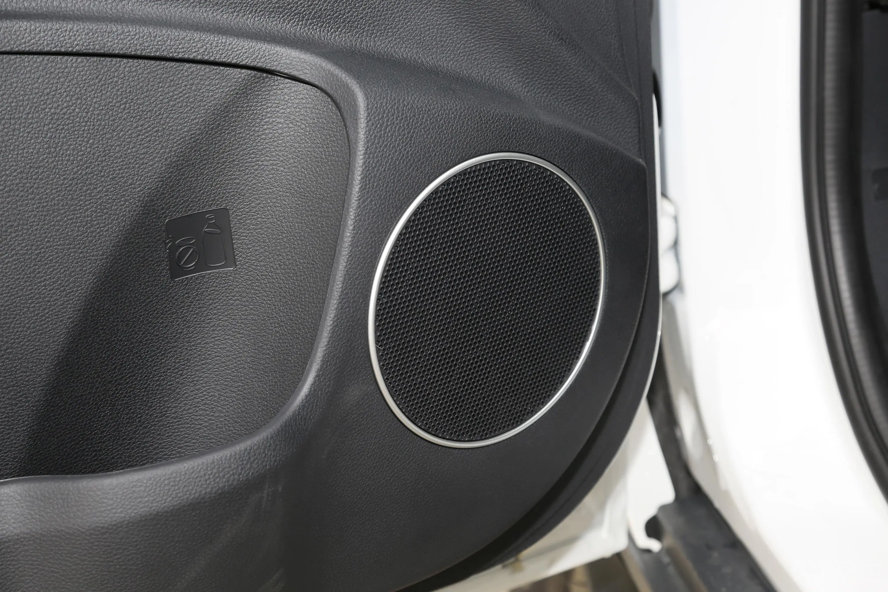 风行S50 EV改款 PLUS音响和品牌