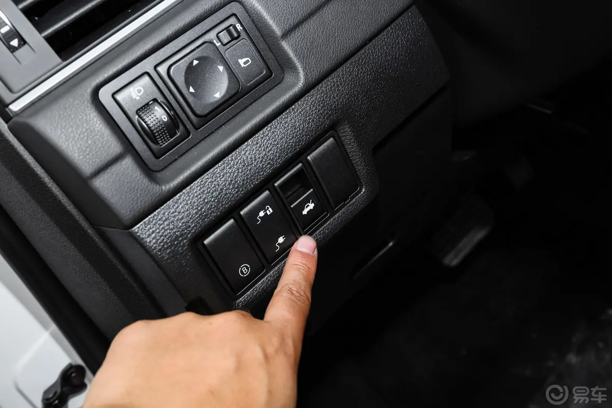 风行S50 EV改款 PLUS电动尾门按键（手动扶手）