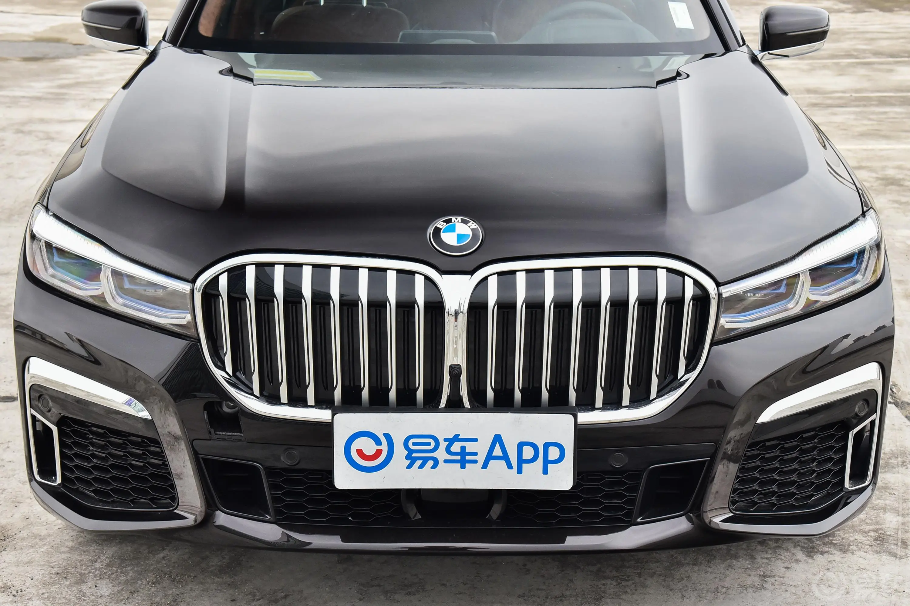 宝马7系740Li xDrive 行政型 M运动套装外观