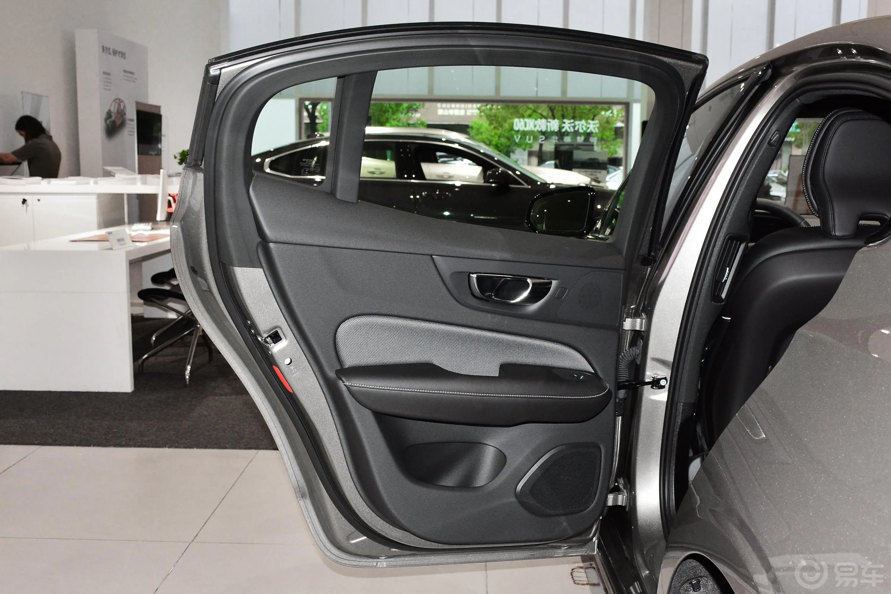 沃尔沃S60新能源T8 四驱智雅运动版驾驶员侧后车门