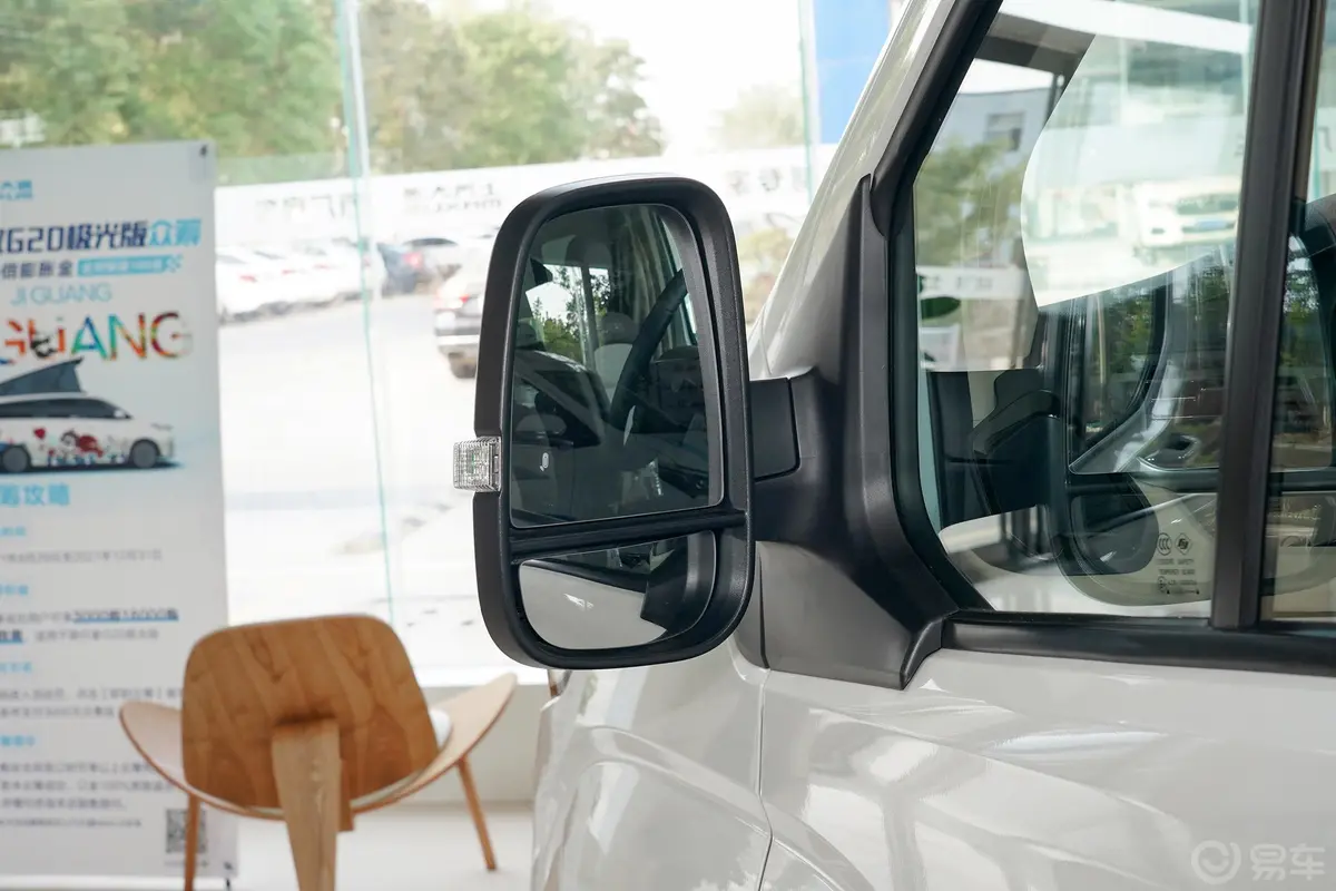 上汽大通MAXUS V90房车旅行家V90 2.0T 自动 横床豪华版后视镜镜面