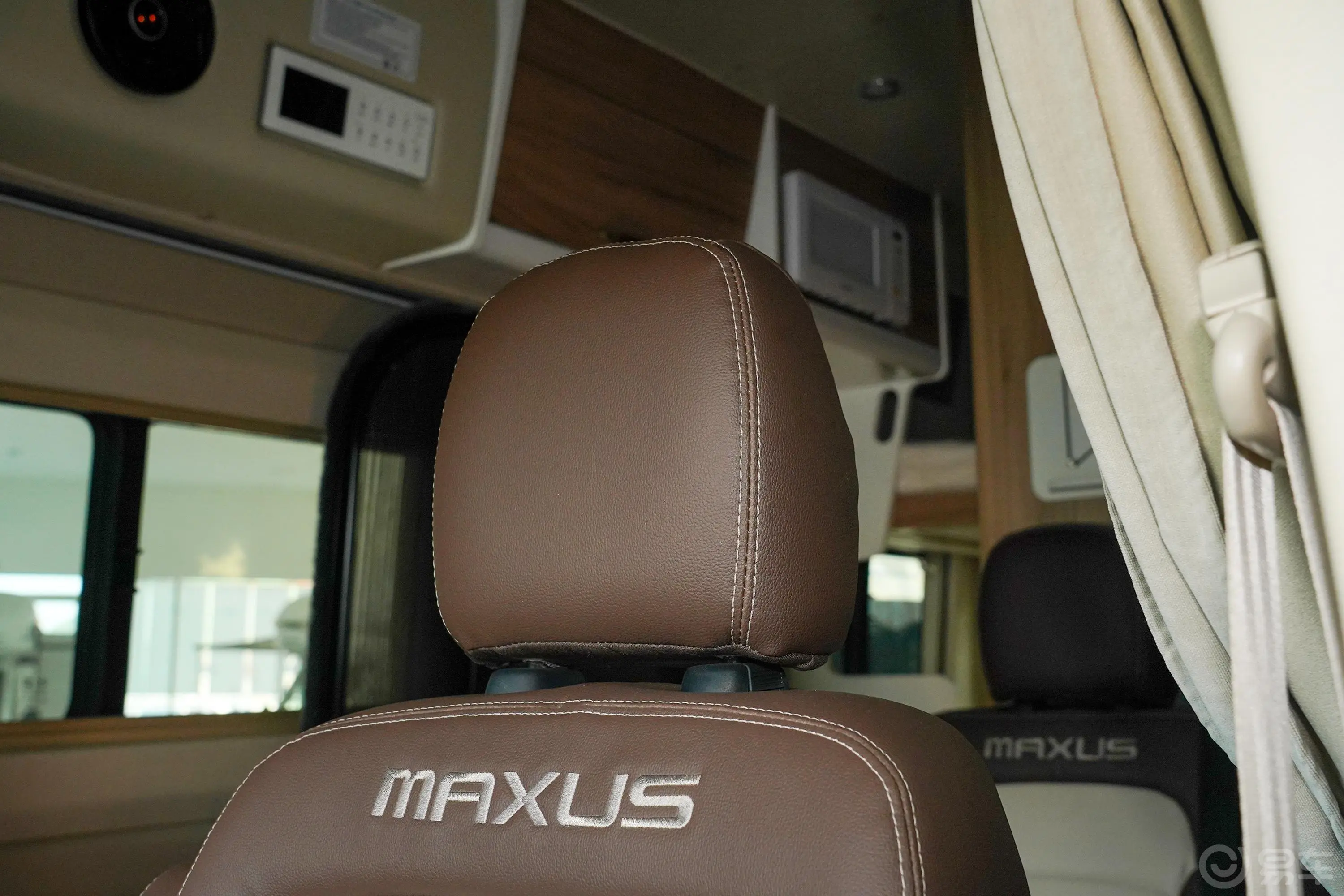 上汽大通MAXUS V90房车旅行家V90 2.0T 自动 横床豪华版内饰