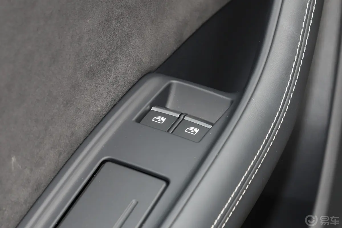 奥迪Q855 TFSI quattro 尊享动感型后车窗调节
