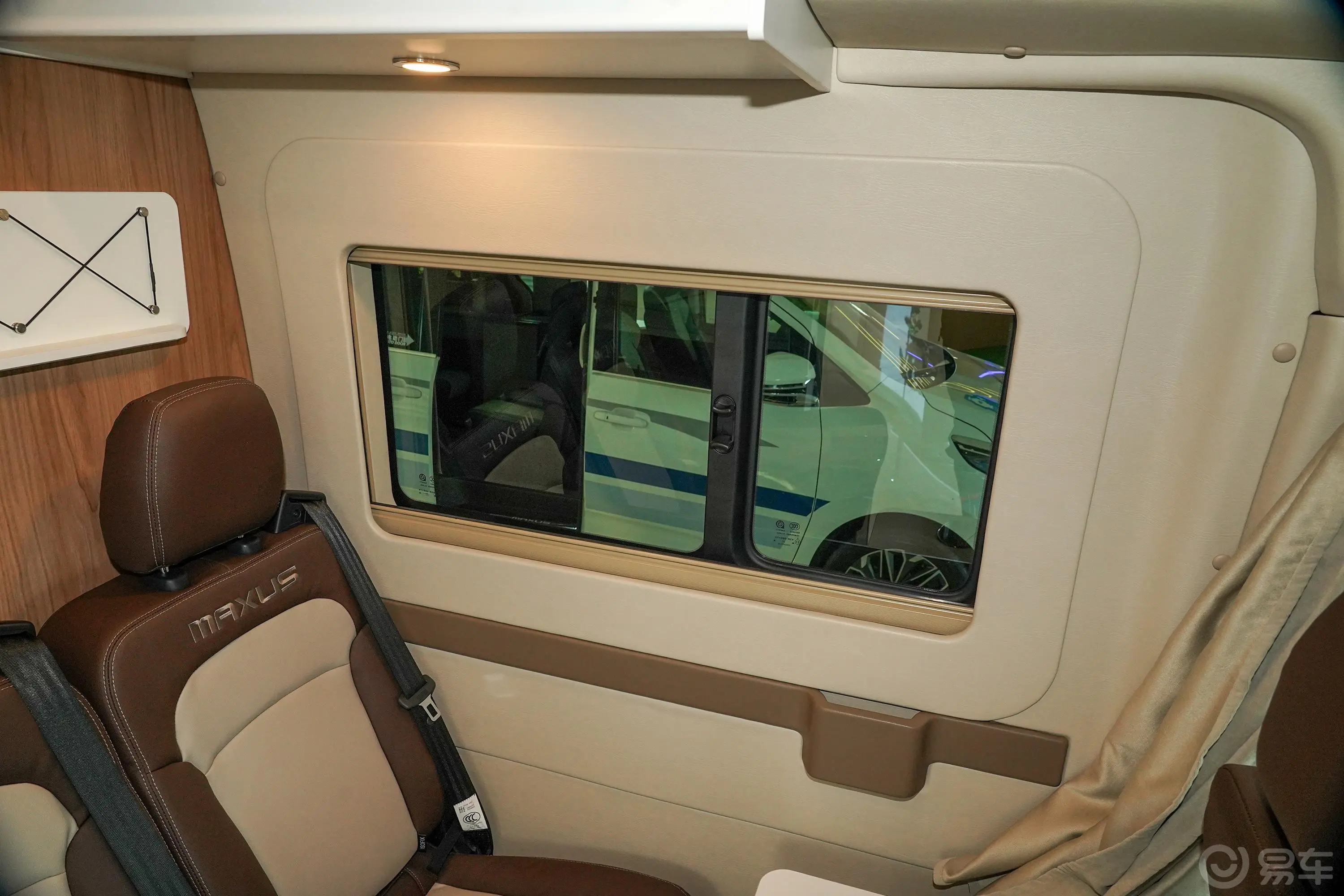上汽大通MAXUS V90房车旅行家V90 2.0T 自动 横床豪华版空间