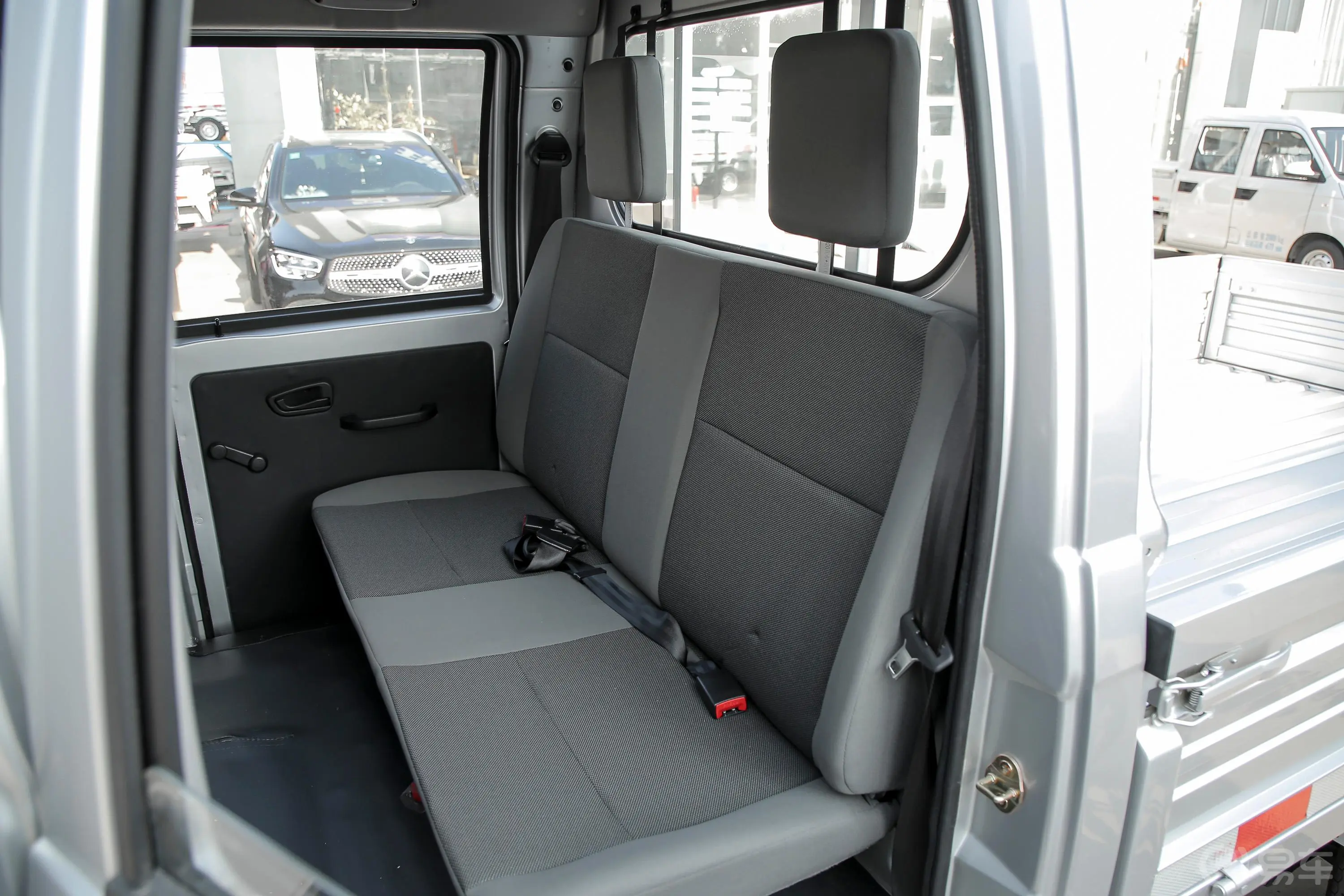 优劲T521.5L 双排普货 舒适型DAM15KR后排座椅