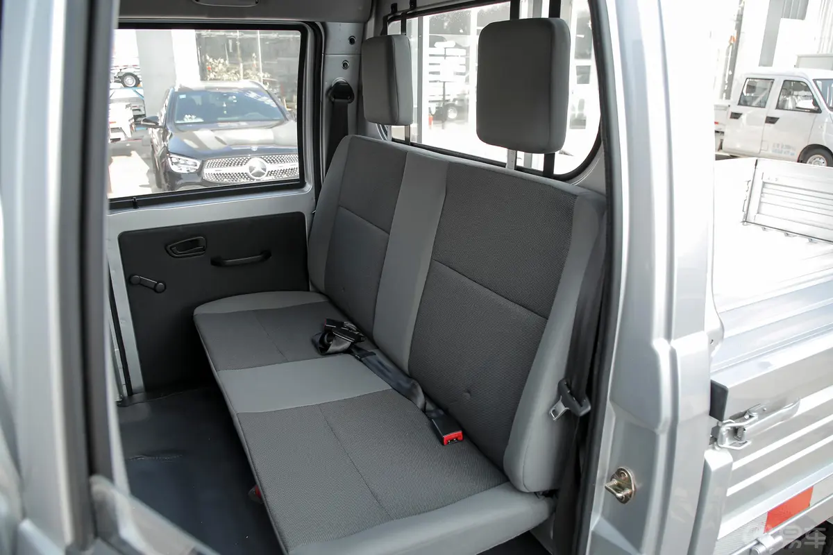 优劲T521.5L 双排普货 舒适型DAM15KR后排座椅