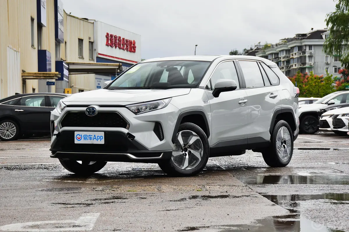 RAV4荣放 双擎E+2.5L 两驱精英Pro侧前45度车头向左水平