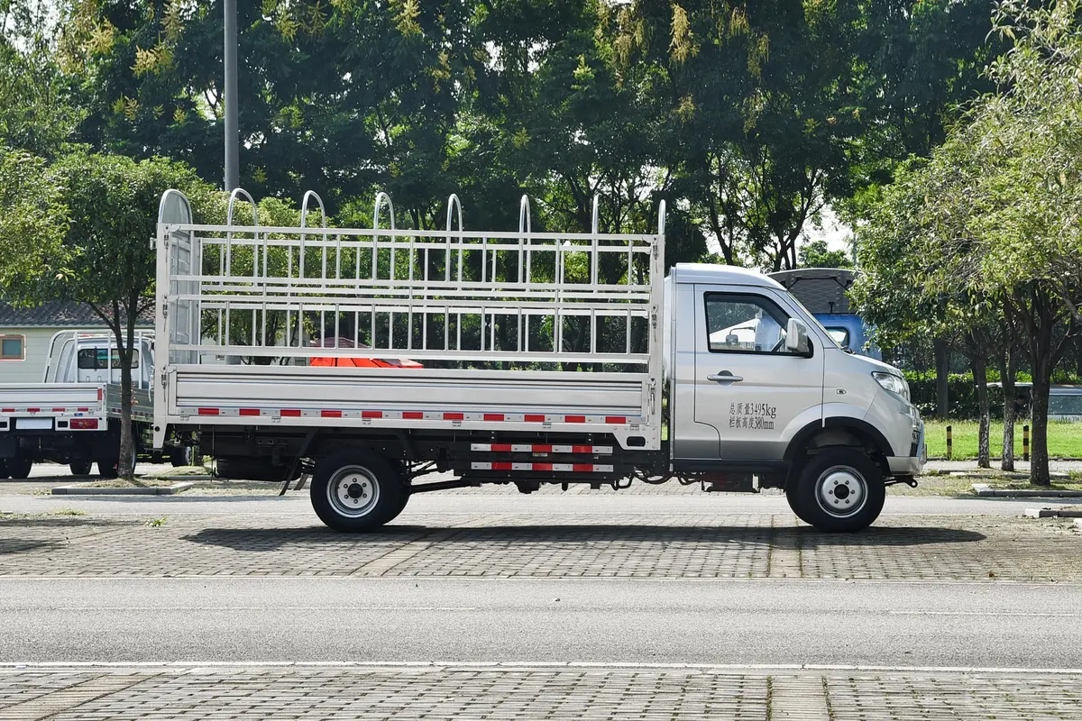 鑫源T50 EV280km 创业型 仓栅正侧车头向右水平