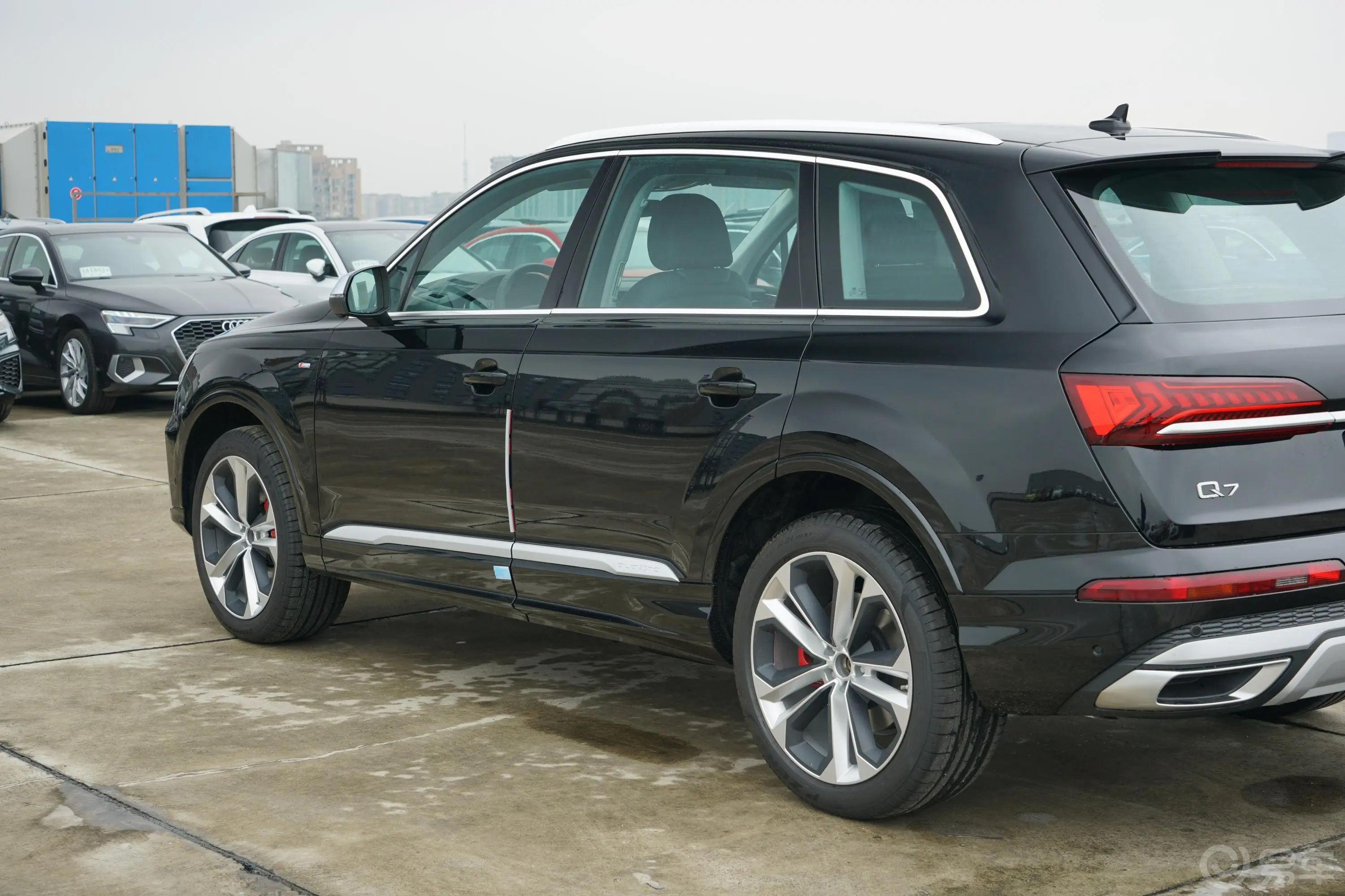 奥迪Q755 TFSI quattro S line尊贵型外观