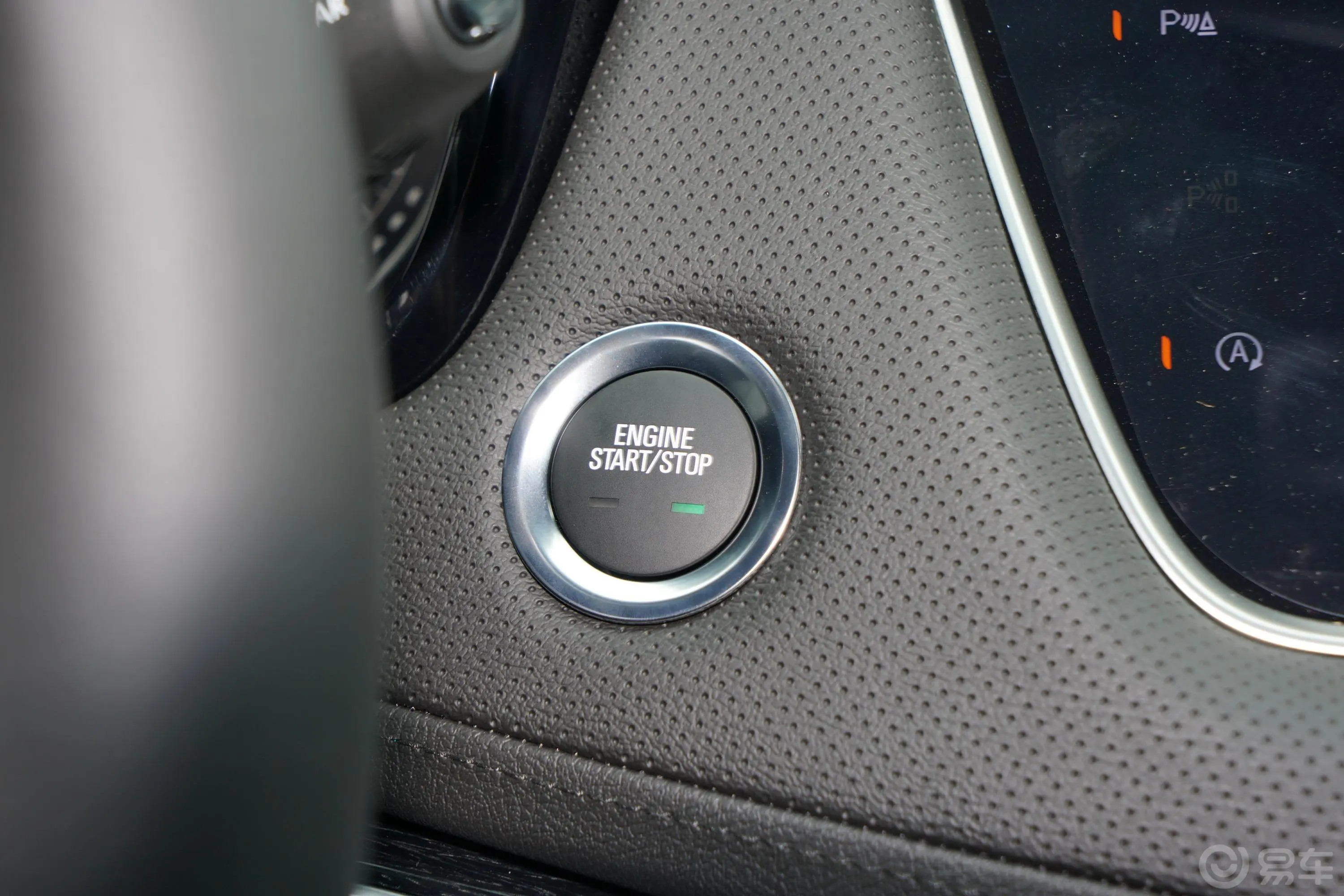 凯迪拉克XT5轻混 2.0T 两驱豪华型钥匙孔或一键启动按键