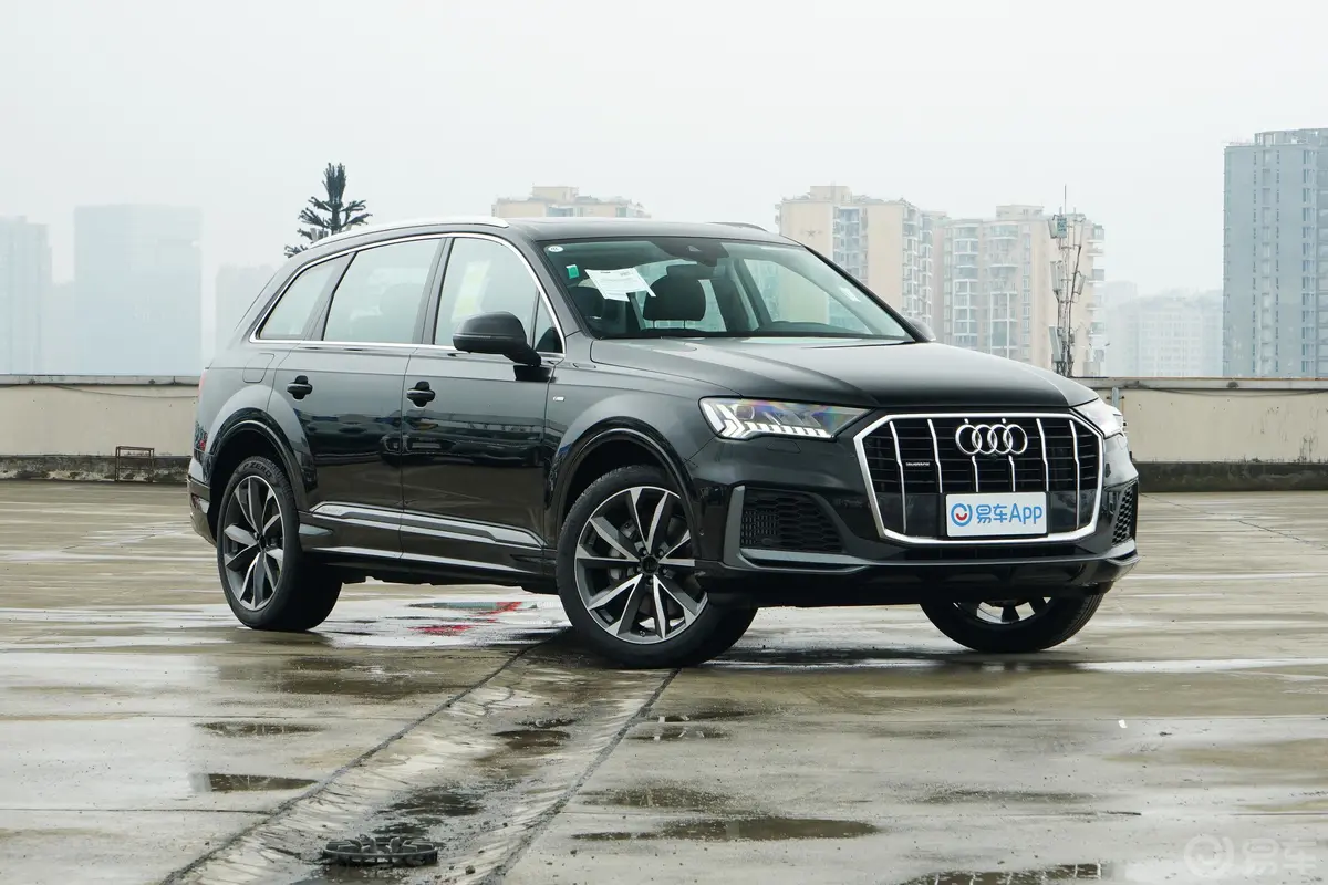 奥迪Q755 TFSI quattro S line运动型外观