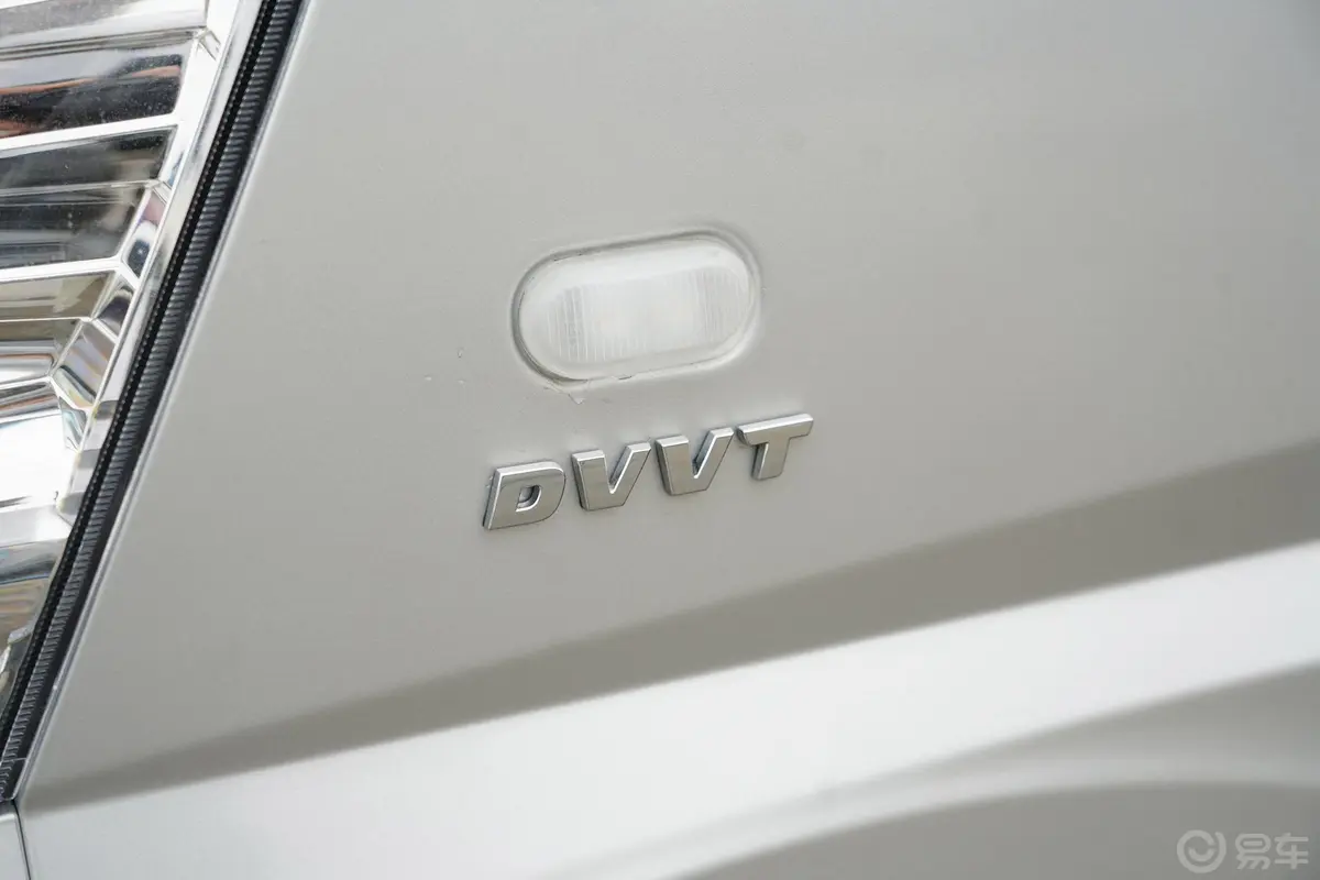 五菱荣光1.5L 手动 加长标准型 封窗车(空调版) 5座 国VI外观