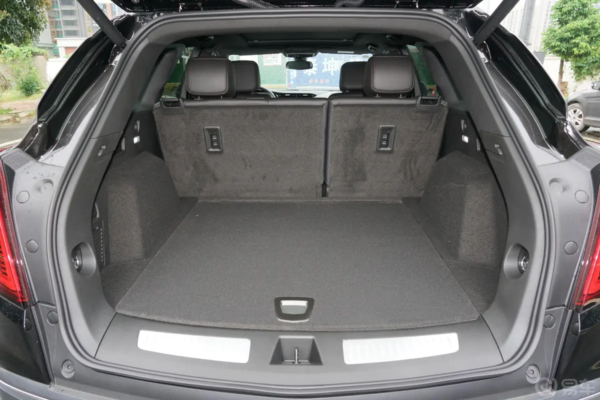 凯迪拉克XT5轻混 2.0T 两驱豪华型后备厢空间特写