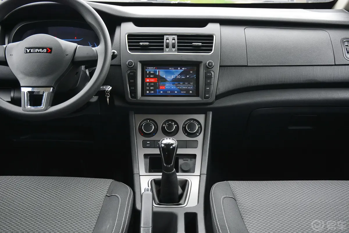斯派卡改款2 1.5L 手动 舒适型中控台整体