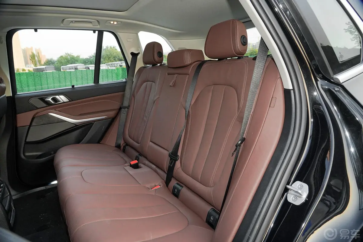 宝马X5 插电混动(进口)改款 xDrive45e M运动套装后排座椅