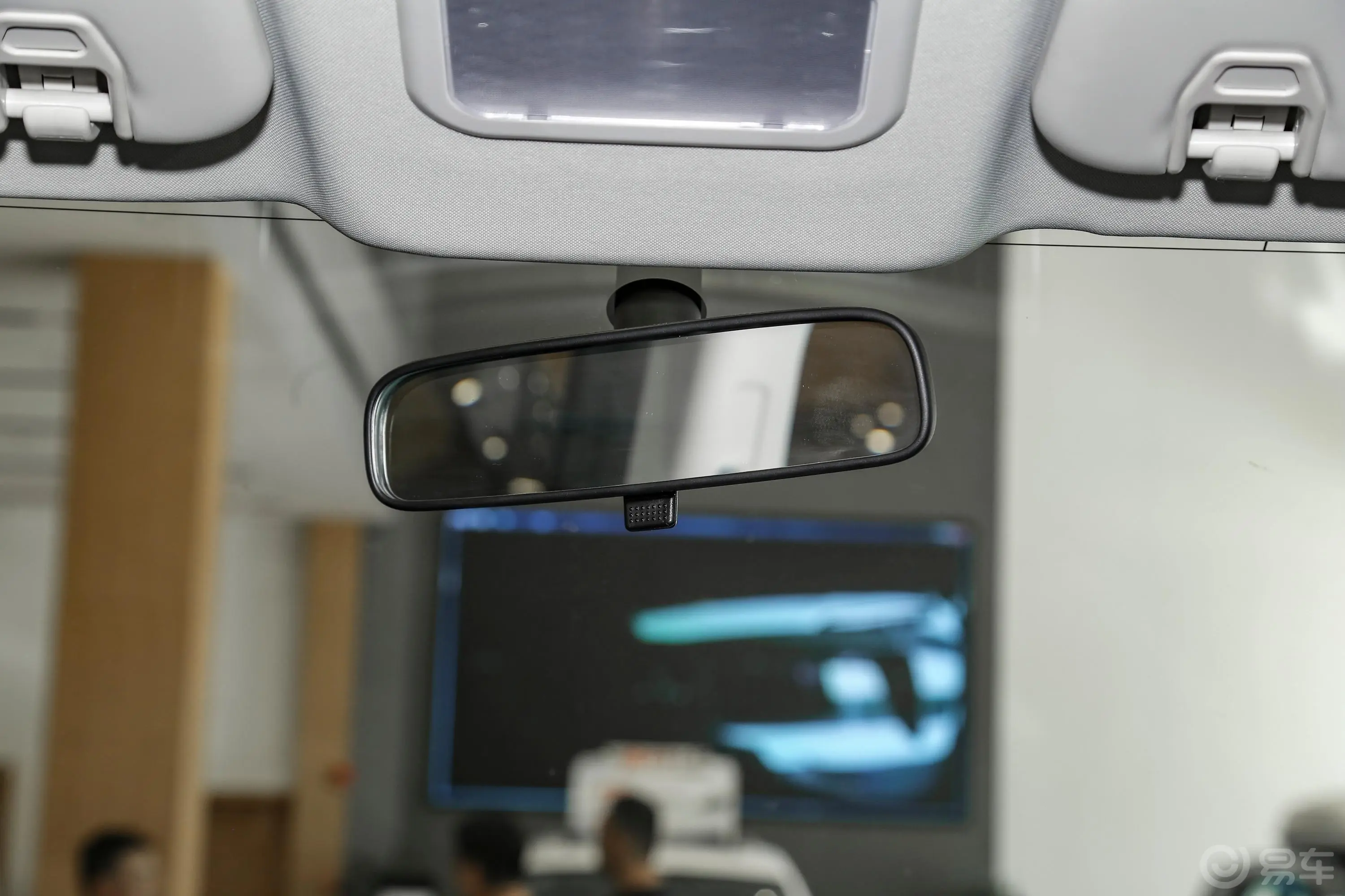 菱智PLUS2.0L 手动 舒适型 7座 CNG内后视镜