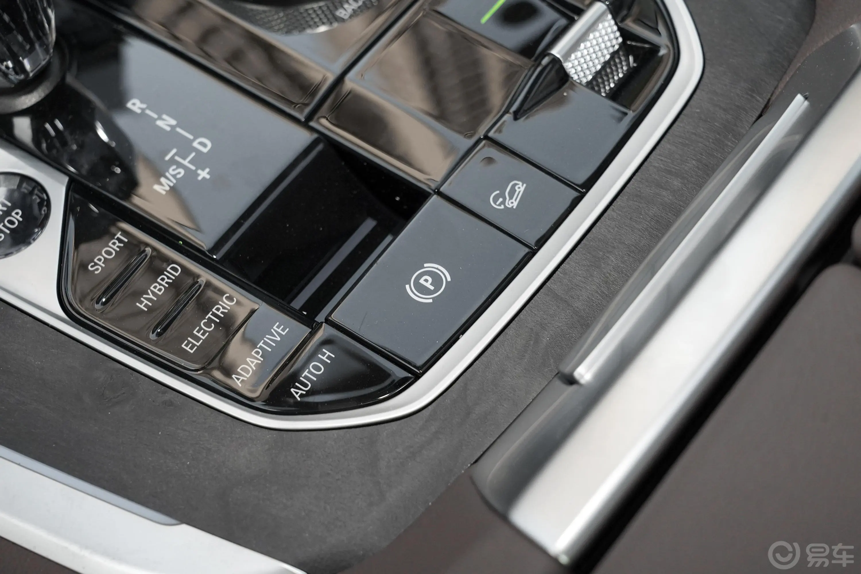 宝马X5 插电混动(进口)改款 xDrive45e M运动套装驻车制动