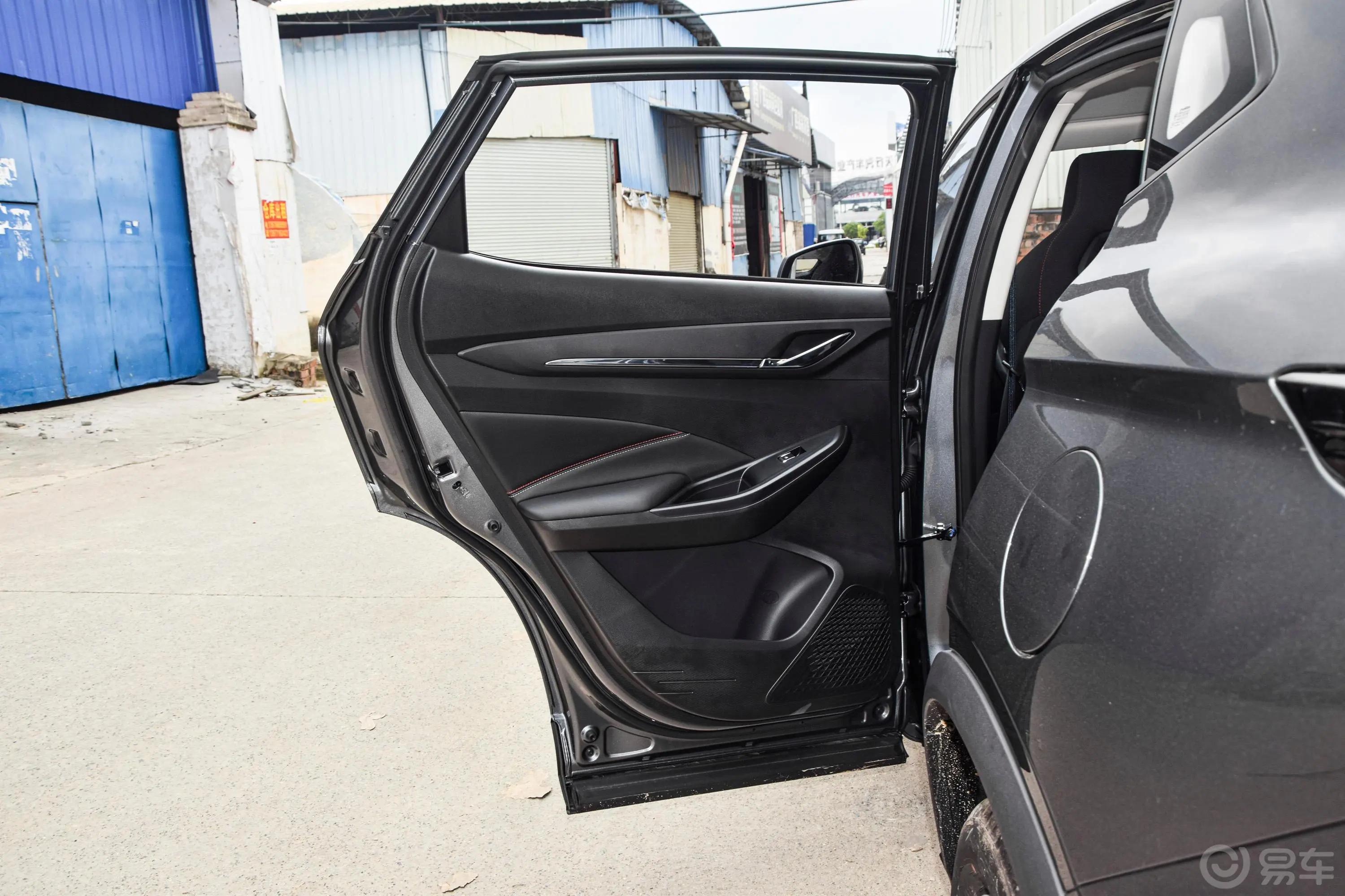 长安欧尚X5改款 1.6L 手动精英型驾驶员侧后车门