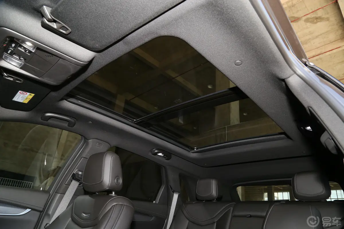 凯迪拉克XT5轻混 2.0T 四驱风尚型天窗内拍关闭