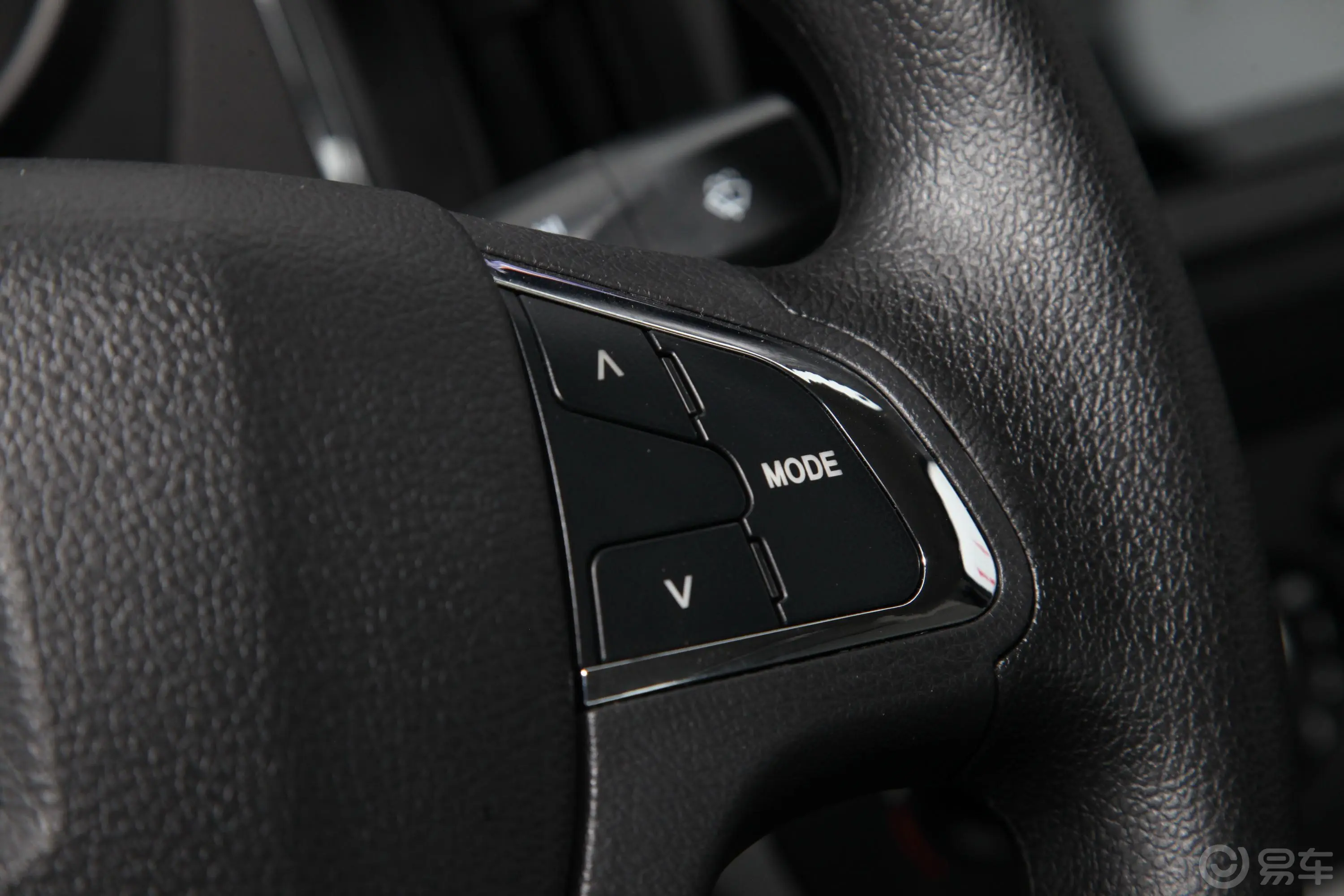 锋锐F31.6L 手动 单排平板 舒适版右侧方向盘功能按键