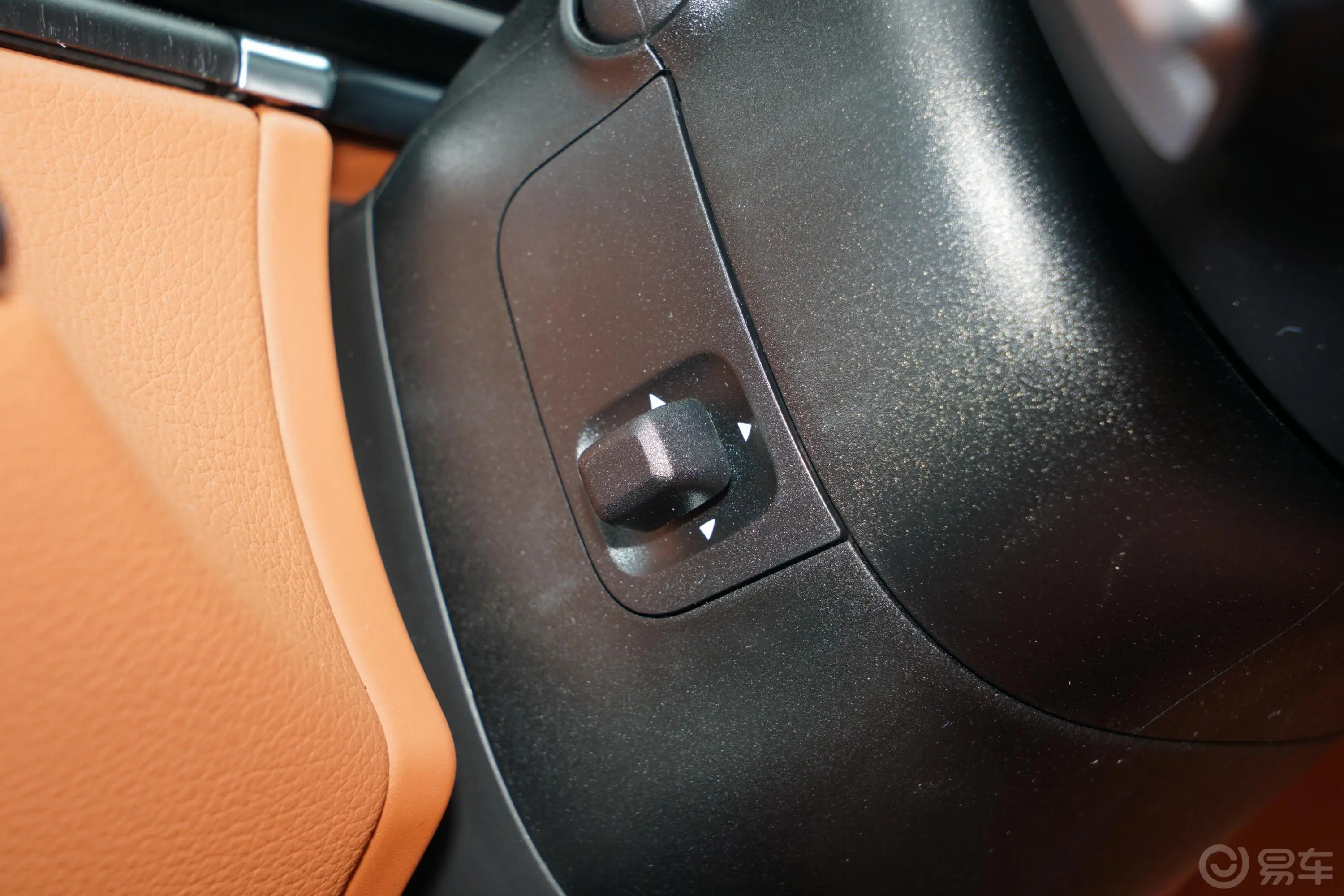 奔驰S级改款 S 400 L 商务型方向盘调节