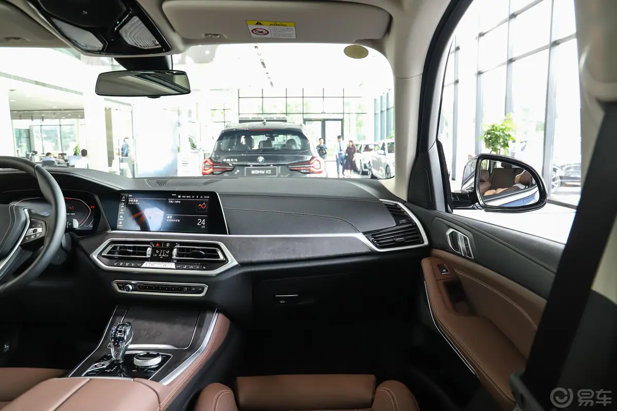 宝马X5(进口)改款 xDrive30i X设计套装副驾驶位区域