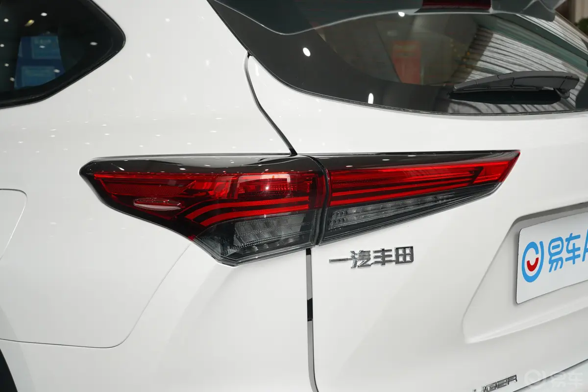 皇冠陆放2.5L HEV 两驱进取版 5座外观