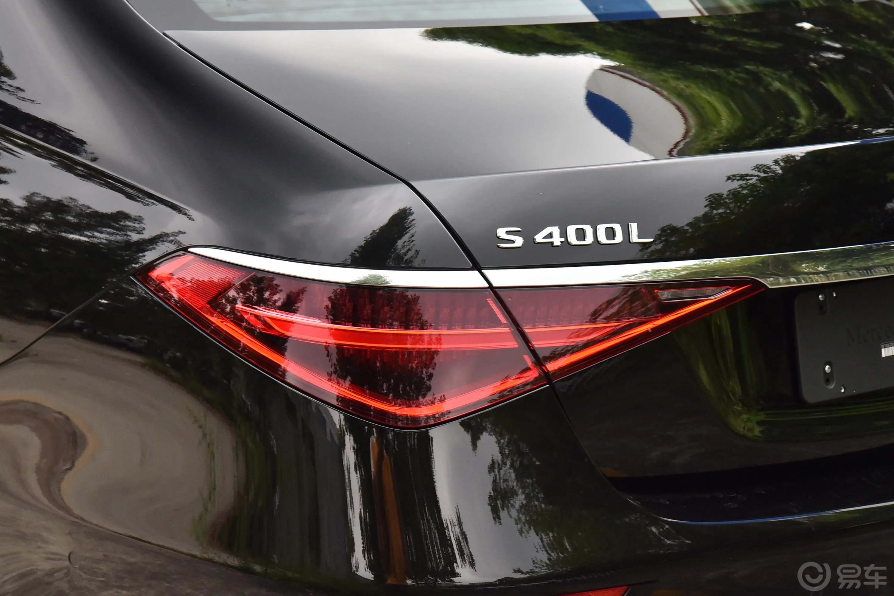 奔驰S级改款 S 400 L 豪华型尾灯侧45度俯拍