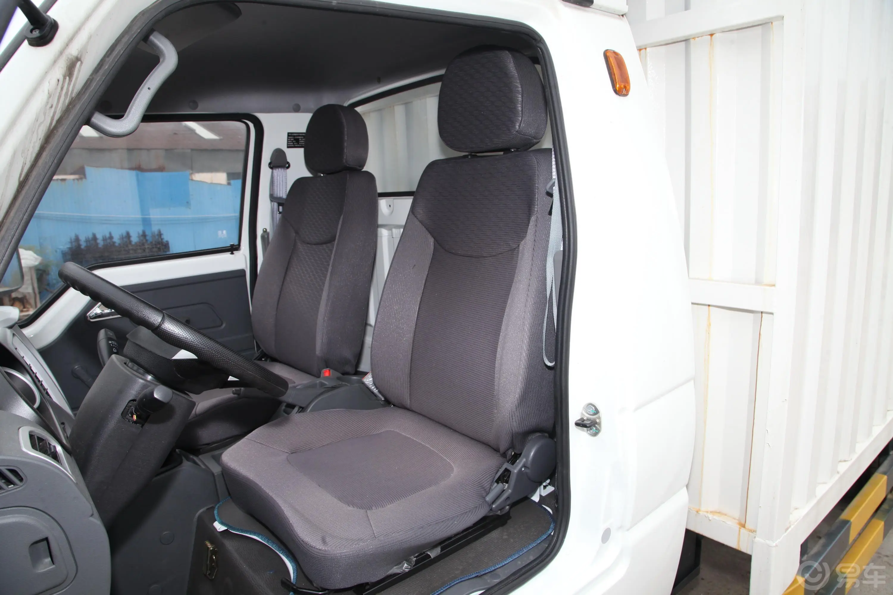 赛菱F3-1系列 1.5L 手动 单排双后轮 厢式微卡驾驶员座椅