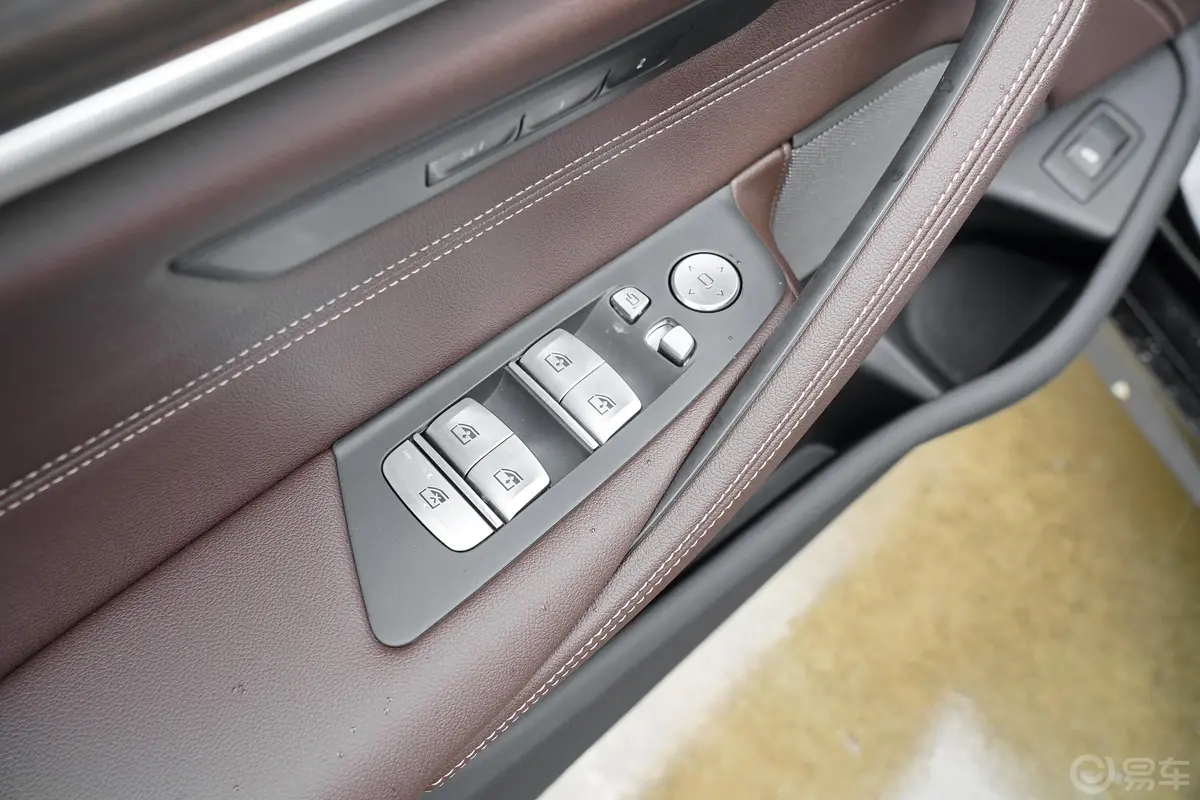 宝马5系530Li xDrive 豪华套装车窗调节整体