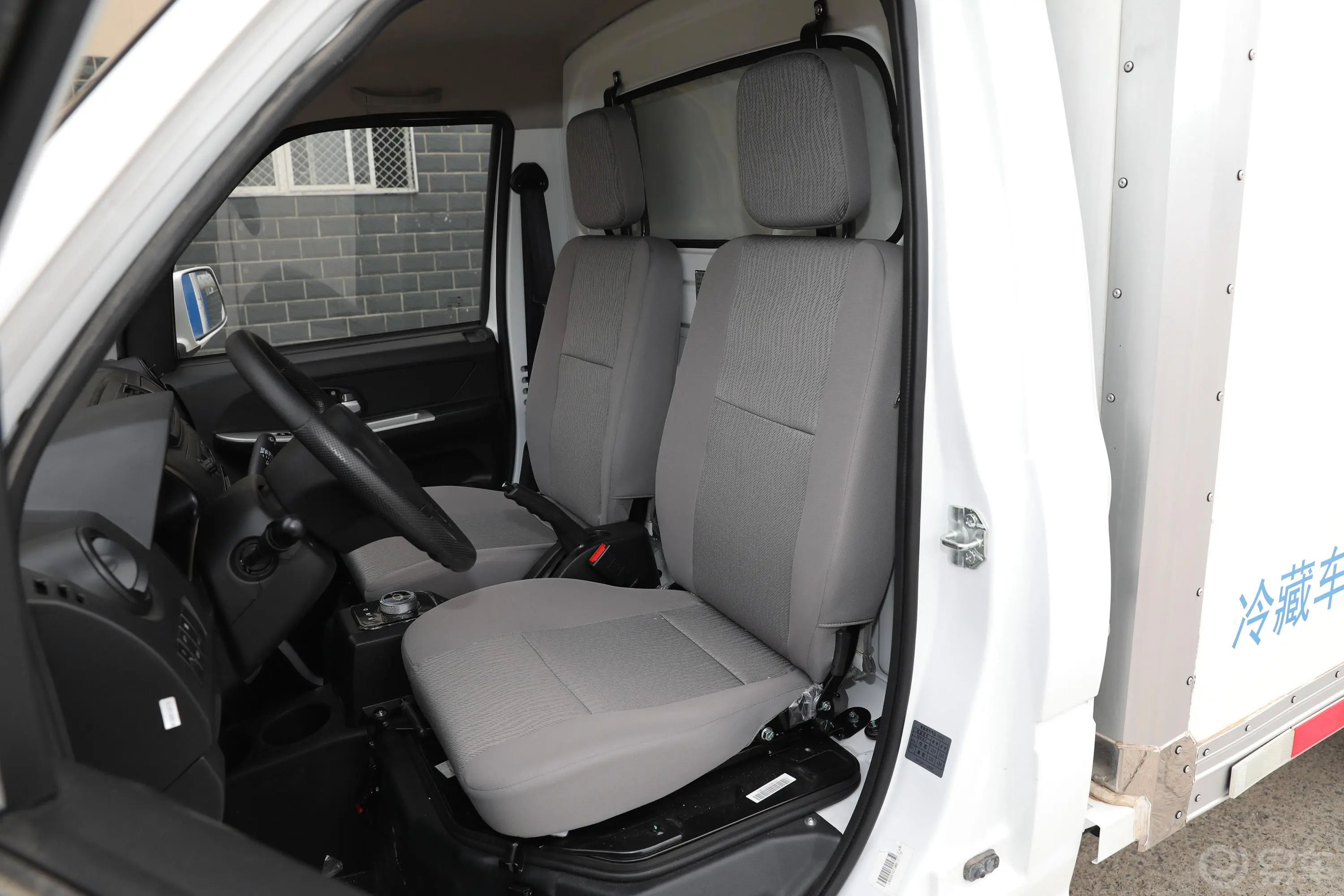 瑞驰新能源EC31冷藏车 38.7kWh驾驶员座椅