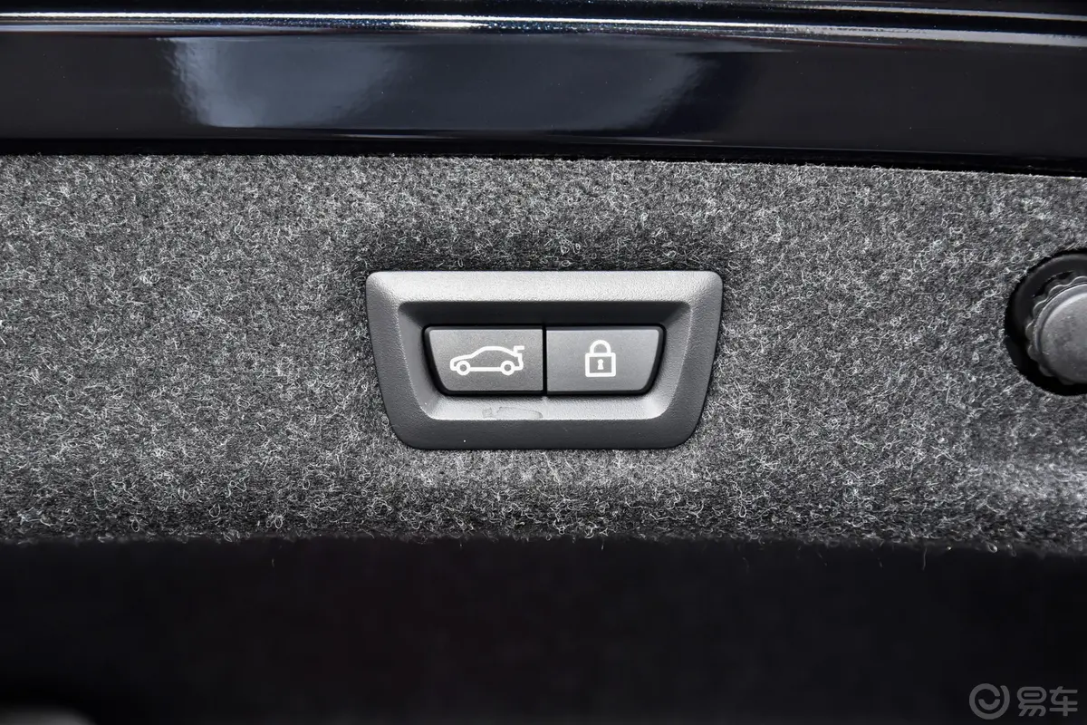 宝马5系530Li 领先型  M运动套装电动尾门按键（手动扶手）