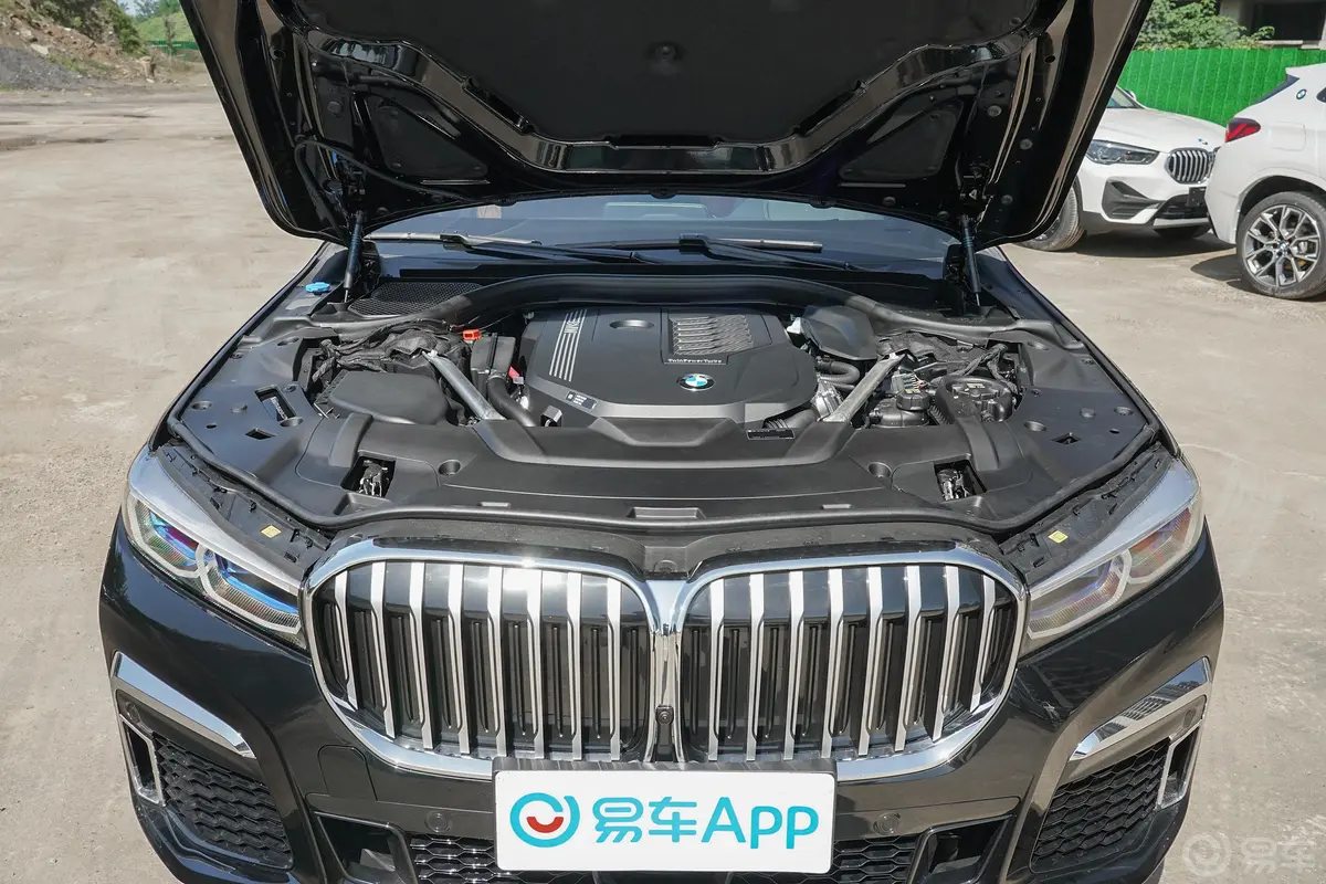 宝马7系740Li xDrive 行政型 M运动套装外观