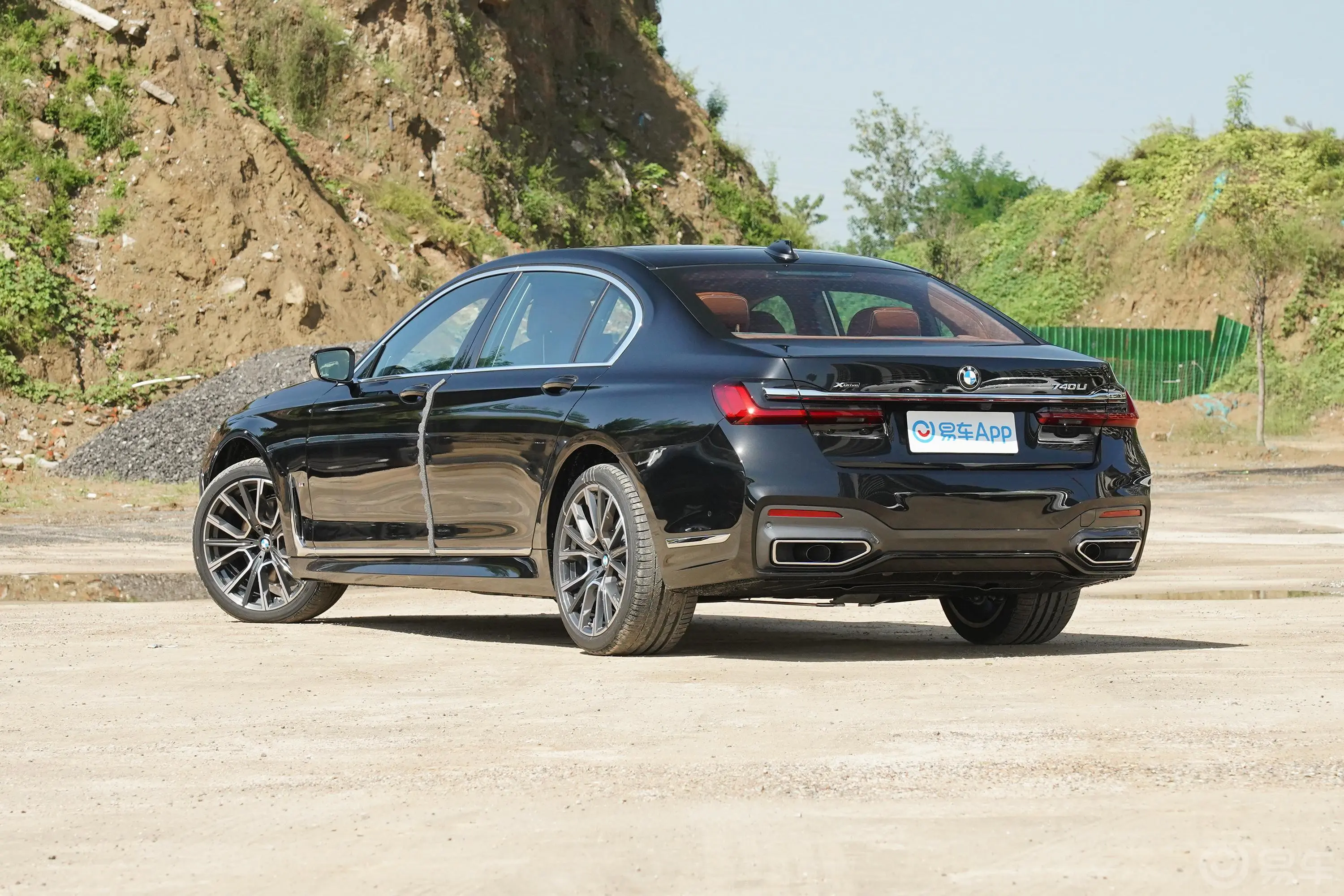 宝马7系740Li xDrive 行政型 M运动套装外观