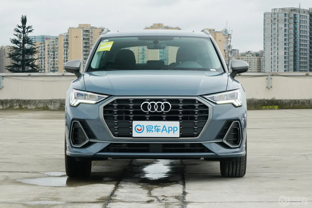 奥迪Q340 TFSI RS套件燃速型正前水平