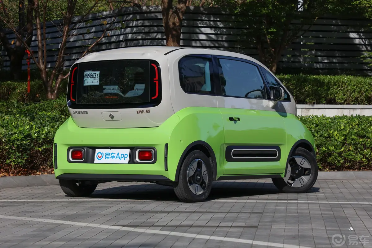 宝骏KiWi EV305km 艺术家 多氟多新能源31.9kWh三元锂外观