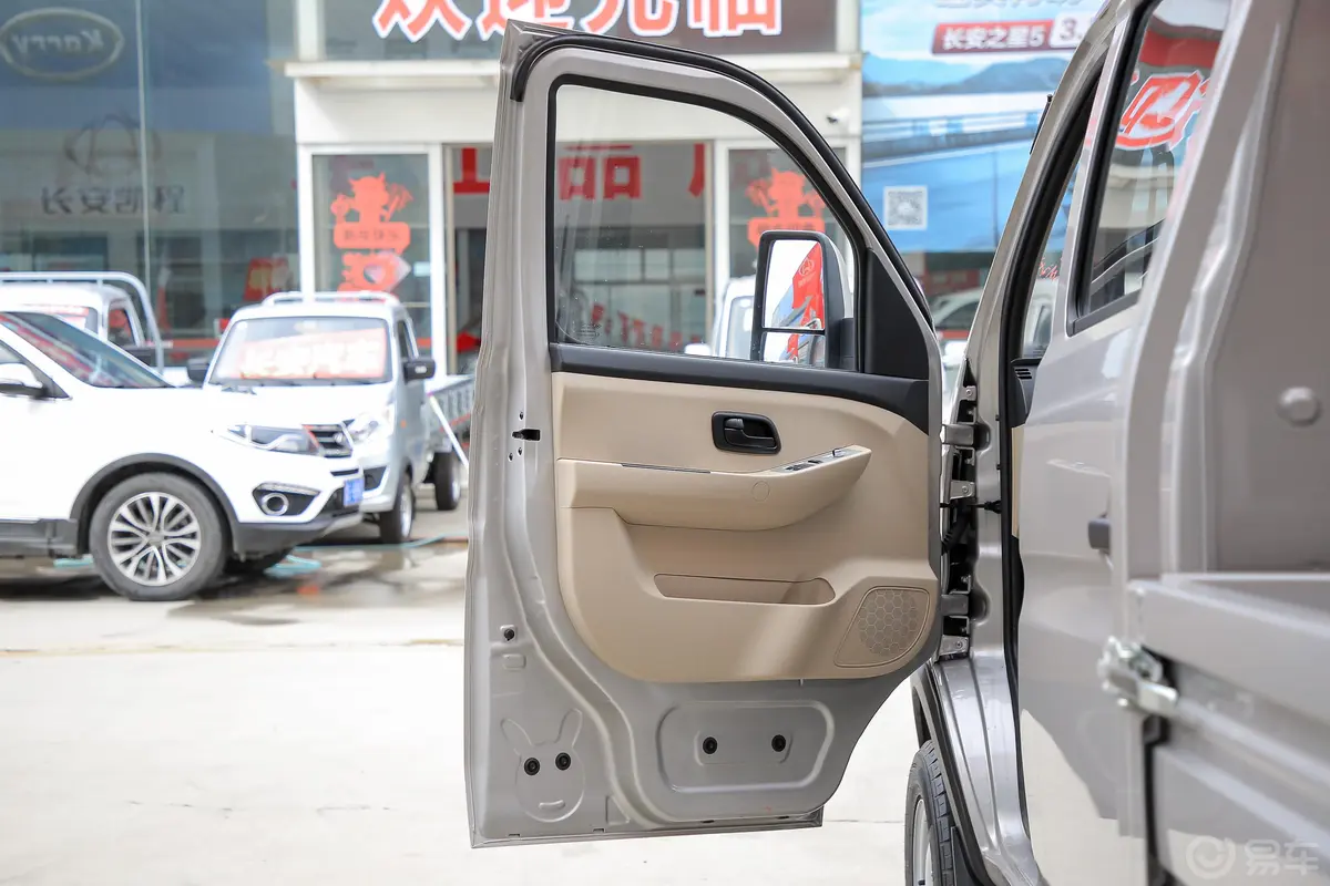 新豹T5东安1.6L 122马力 2.55米栏板 双排  舒适版 汽油 国Ⅵ内饰