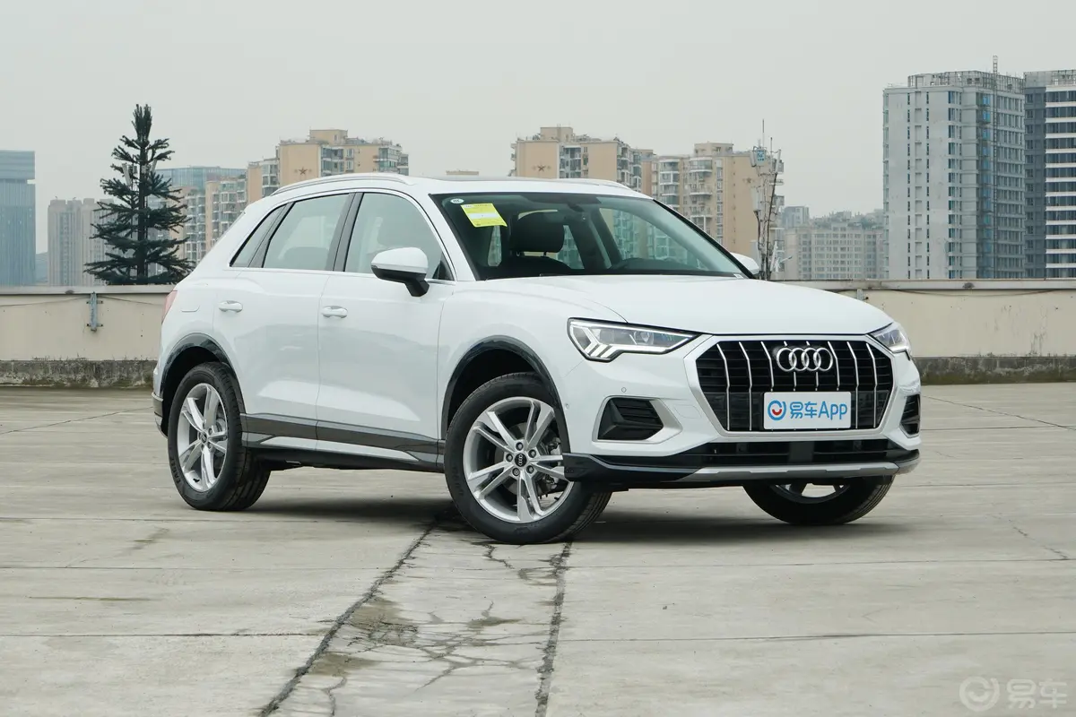 奥迪Q335 TFSI 时尚致雅型前轮毂造型