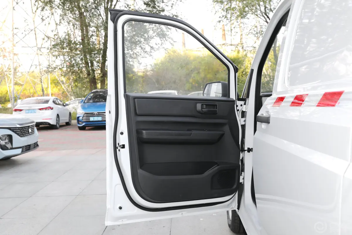五菱征程1.5T 舒适型封窗车驾驶员侧前车门