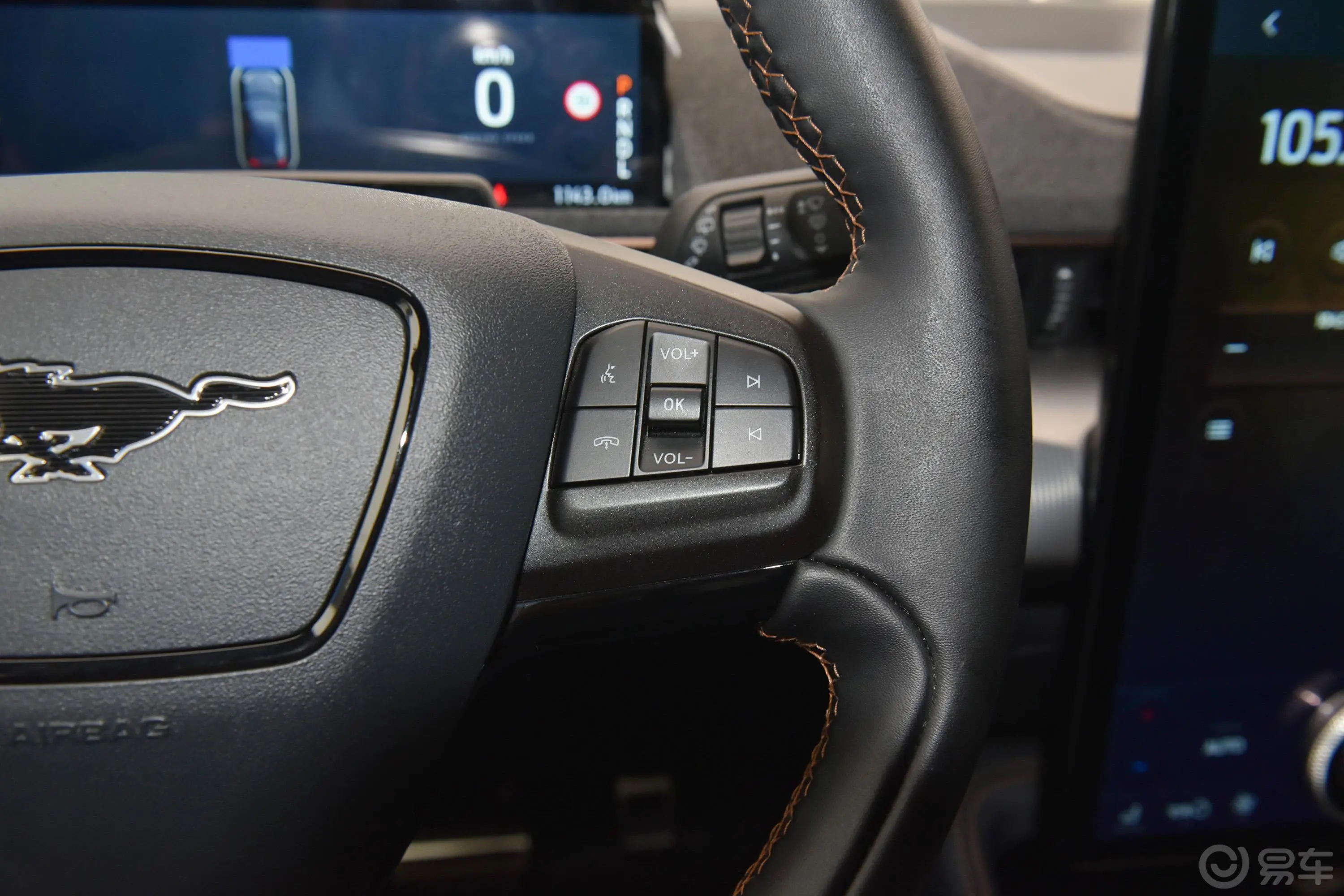 福特电马492km 四驱GT版右侧方向盘功能按键