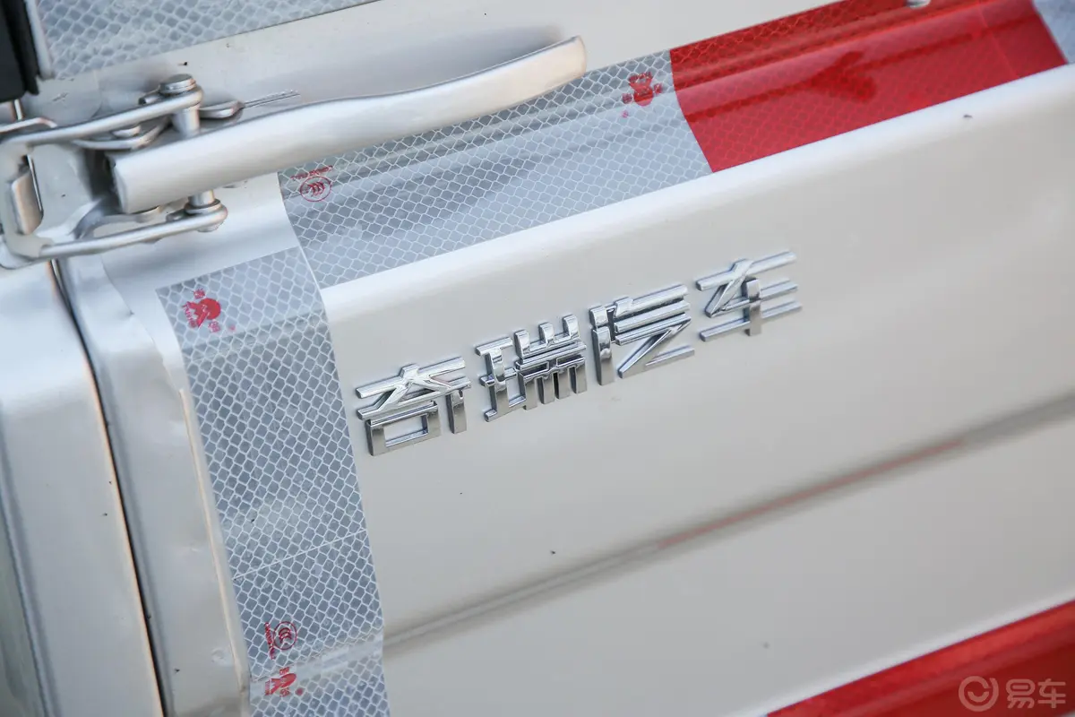 优劲1.3L 双排加长普货 标准型LJ469Q-AEB外观