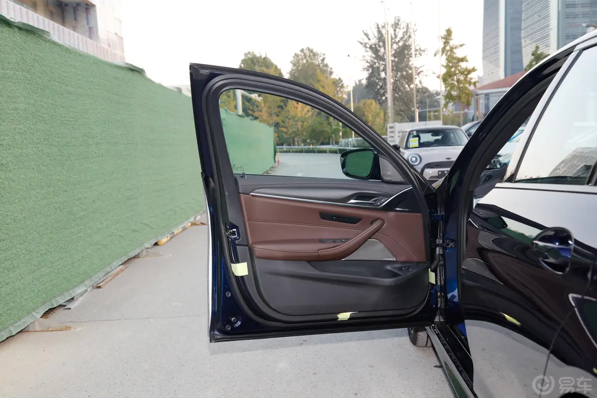 宝马5系(进口)540i 风尚版 M运动套装驾驶员侧前车门