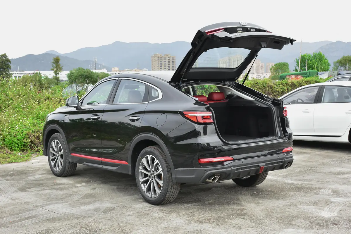 长安CS85COUPE1.5T 双离合 豪华型空间