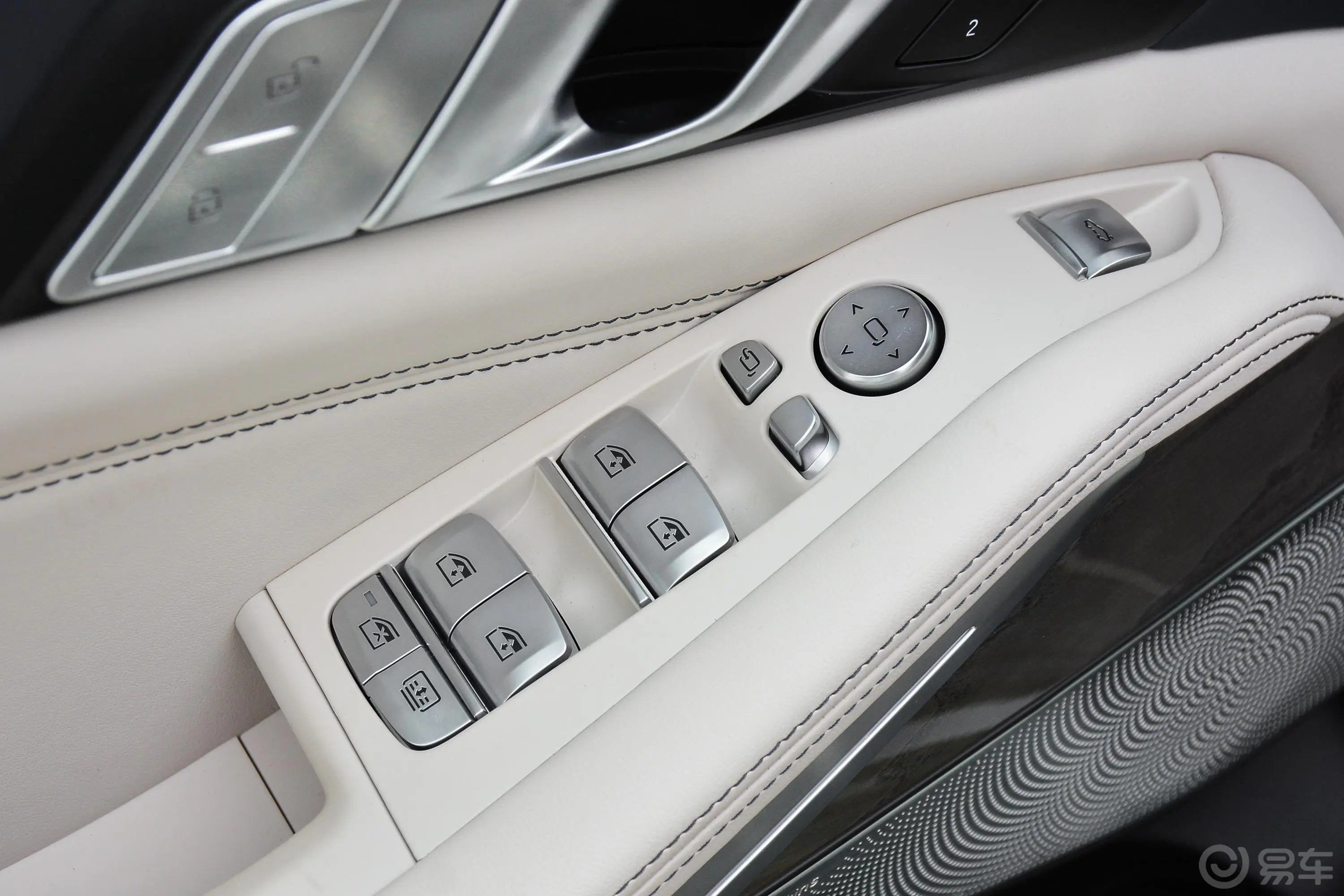 宝马X7改款 xDrive40i 行政型 M运动套装车窗调节整体