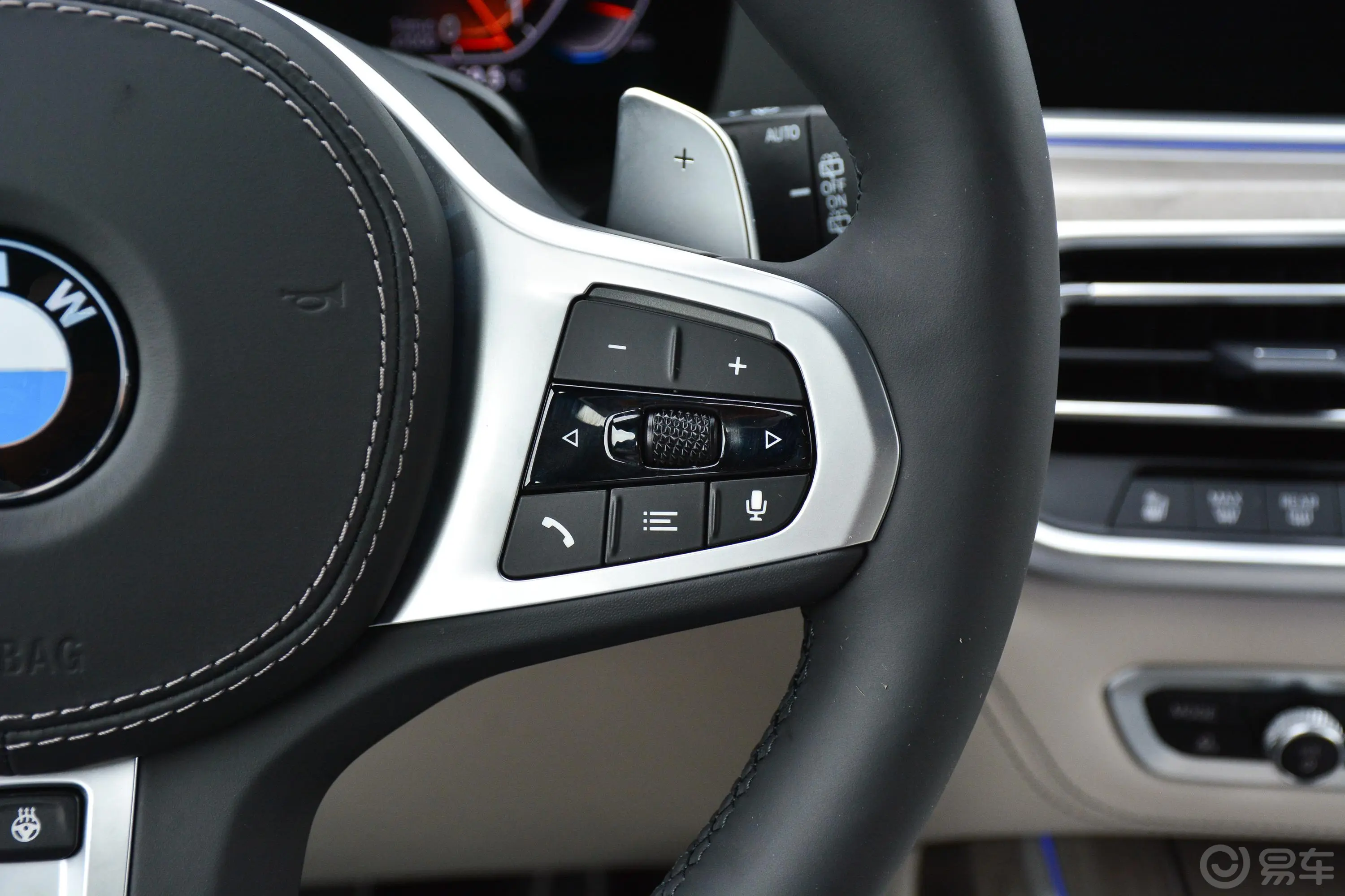宝马X7改款 xDrive40i 行政型 M运动套装右侧方向盘功能按键